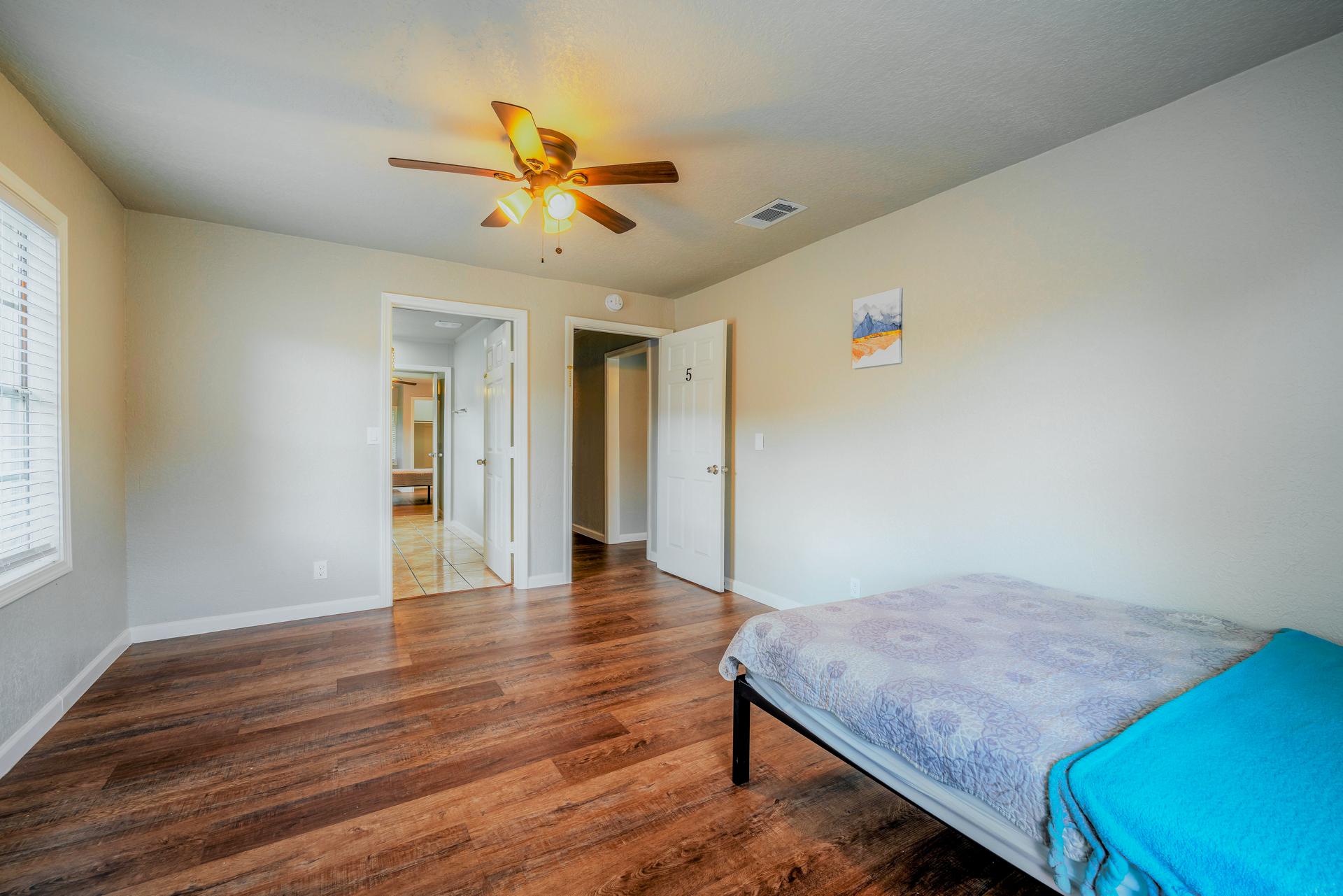 bedroom, detected: ceiling fan
