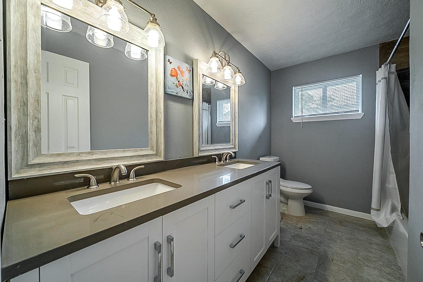 Bathroom(s)