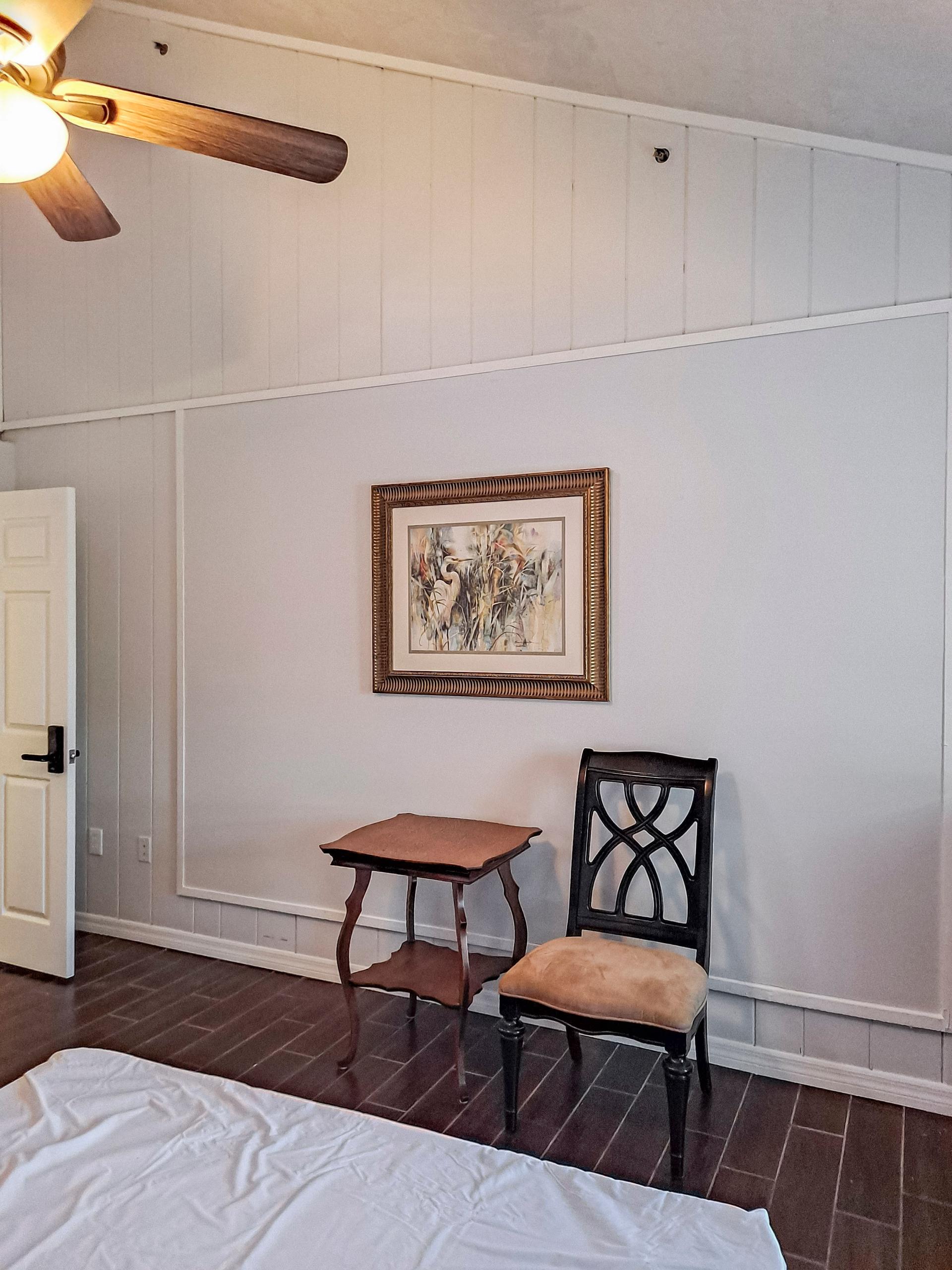 living_room, detected:ceiling fan