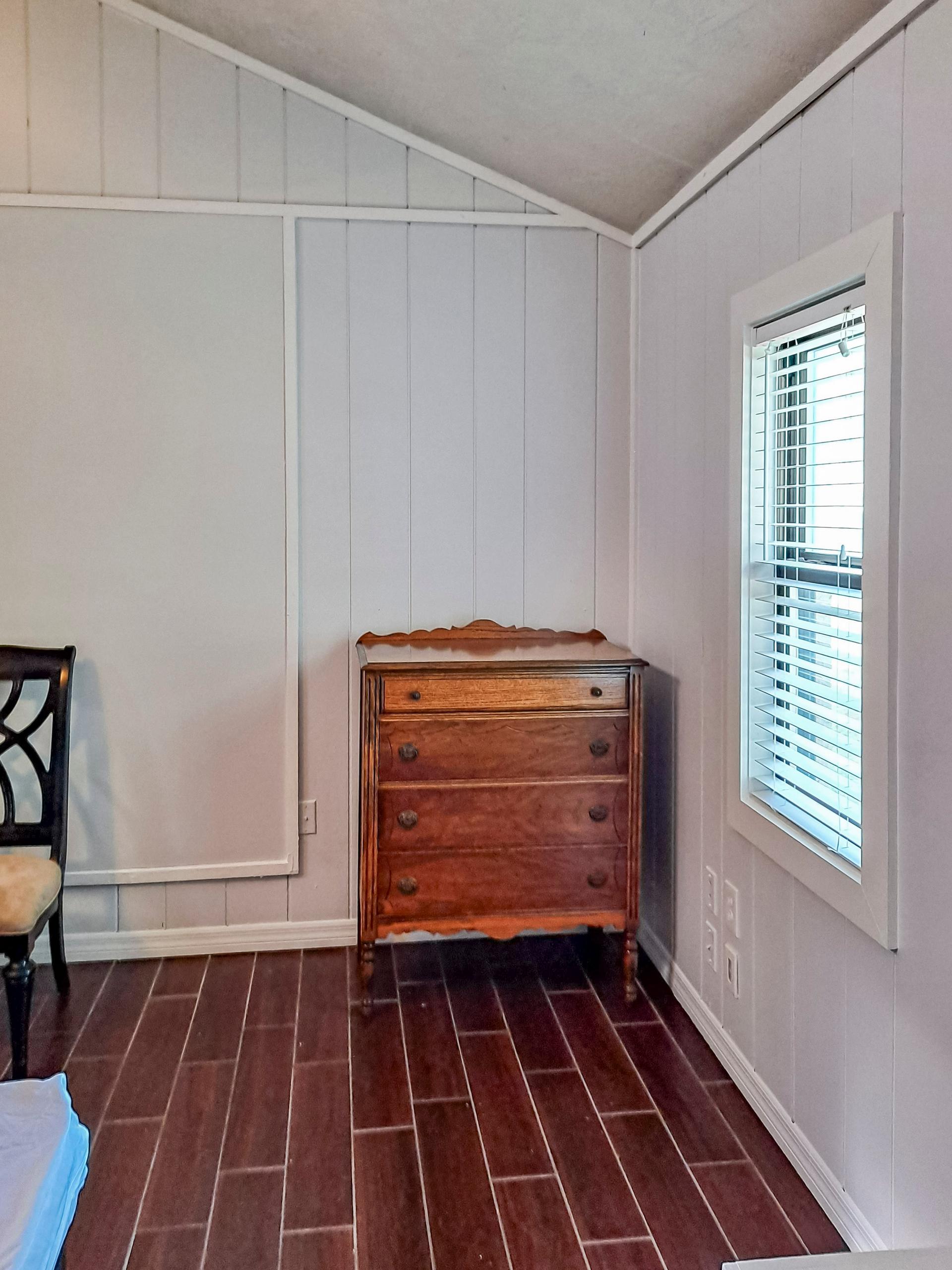 bedroom, detected:window blind, bed