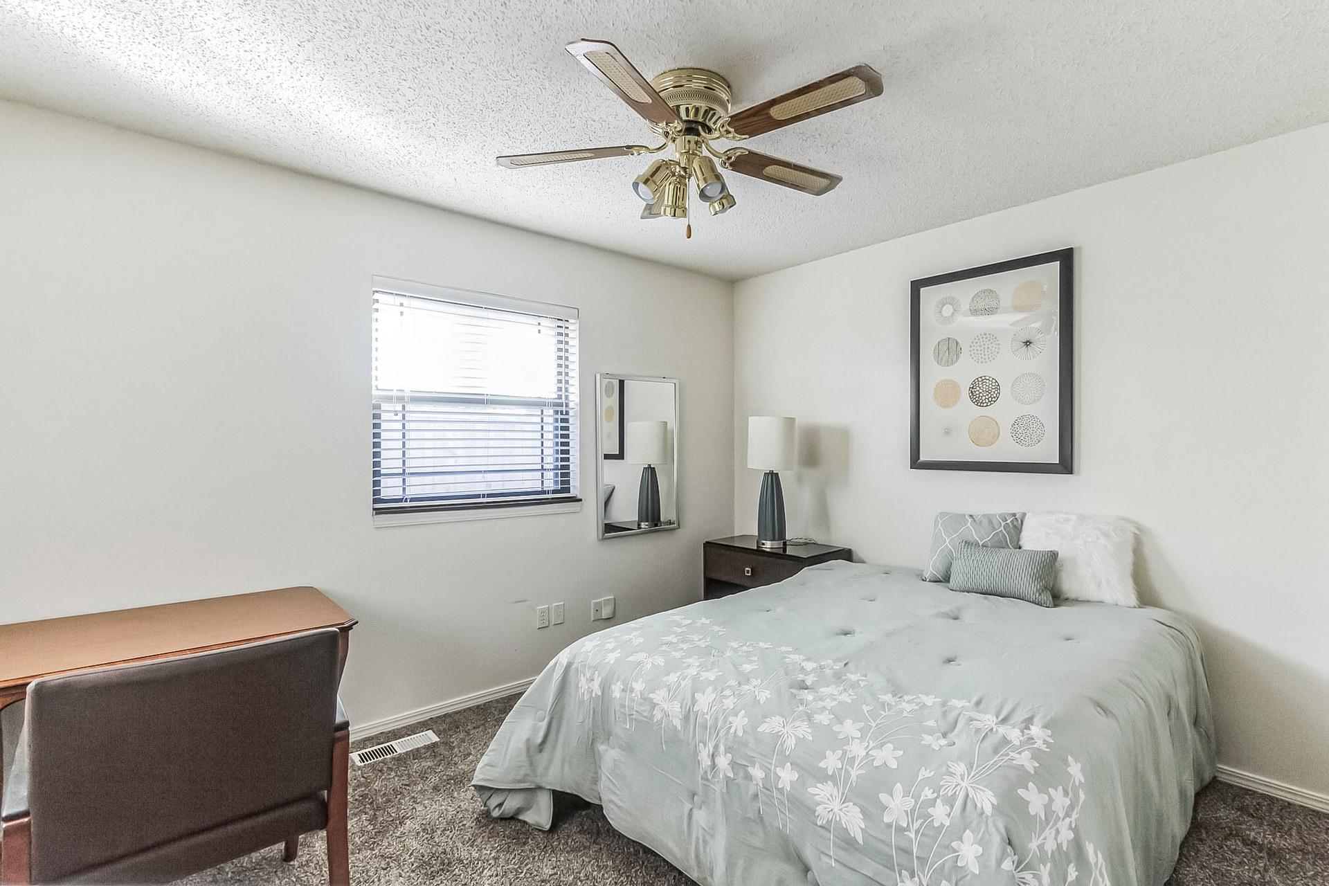 bedroom, detected:ceiling fan, window blind, bed
