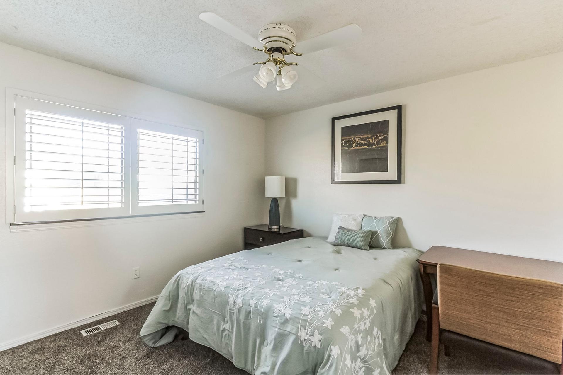 bedroom, detected:ceiling fan, window blind, bed