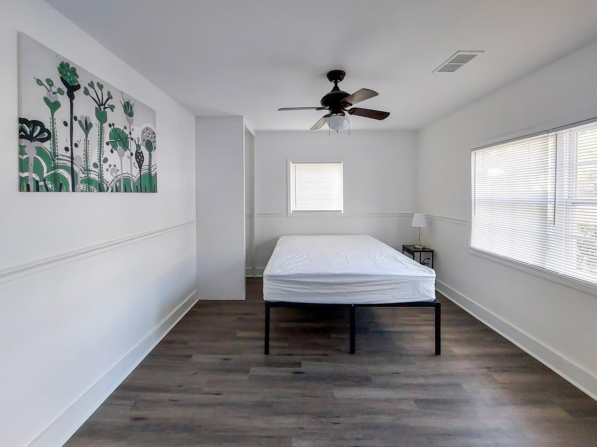 bedroom, detected:window blind, ceiling fan, bed