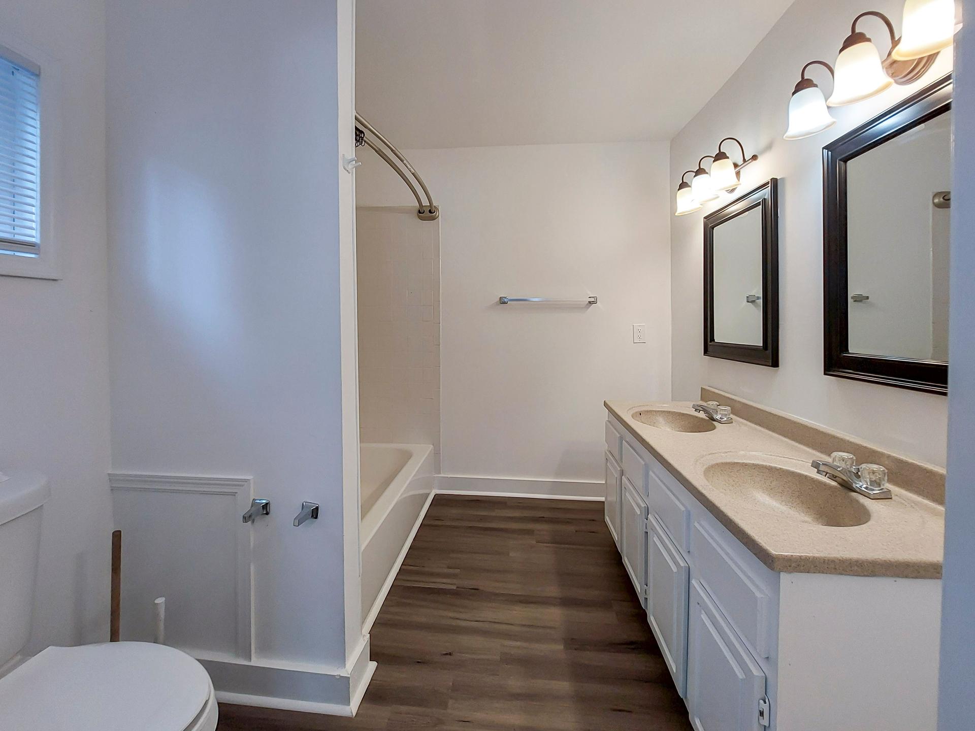 bathroom, detected:window blind