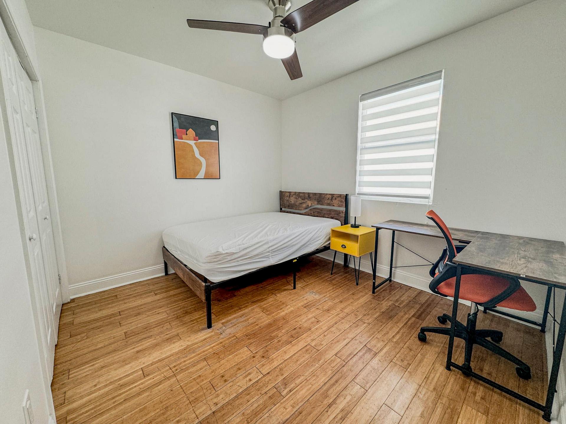 bedroom, detected:ceiling fan, window blind, bed