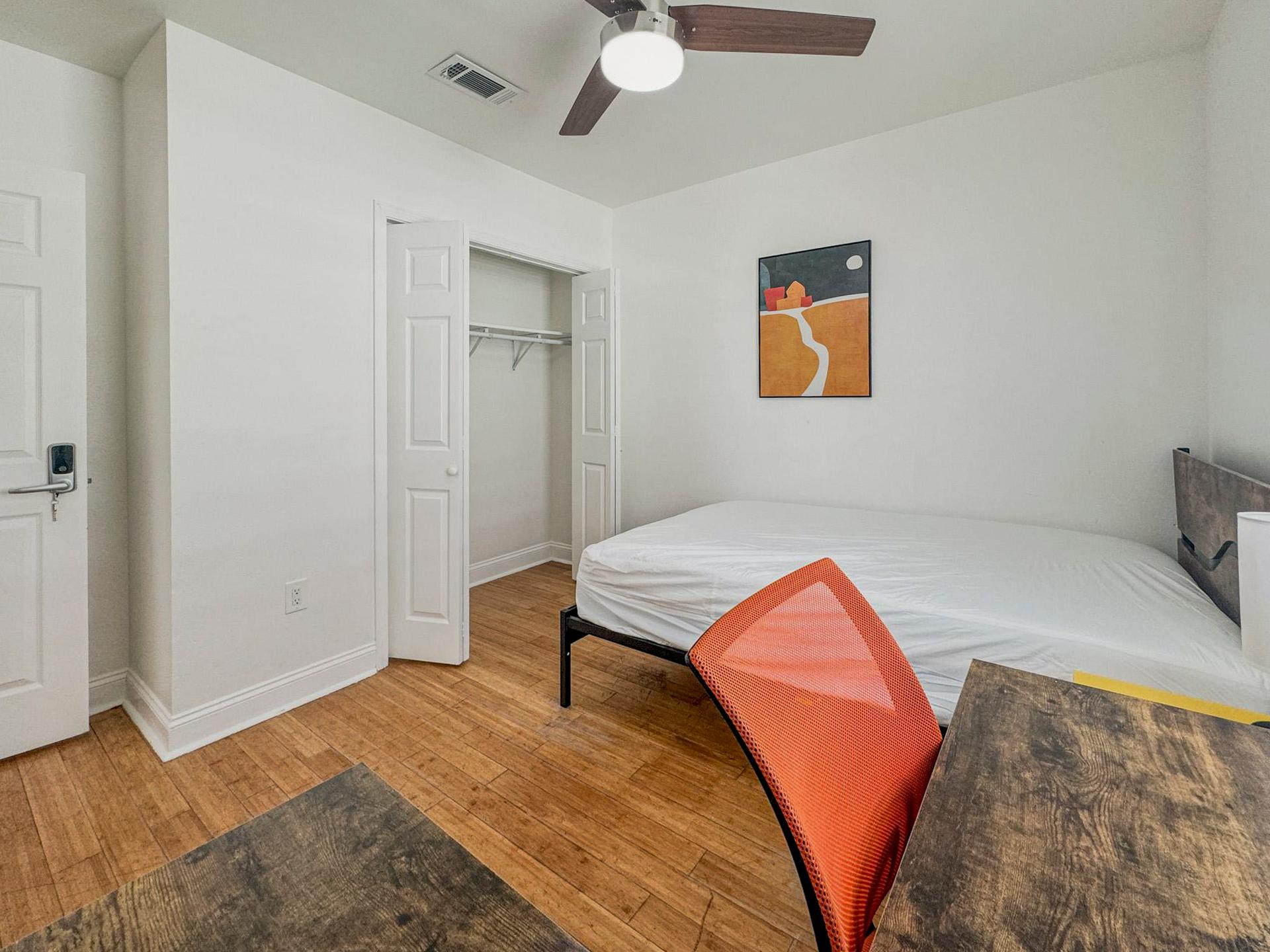 bedroom, detected:ceiling fan, bed, window blind