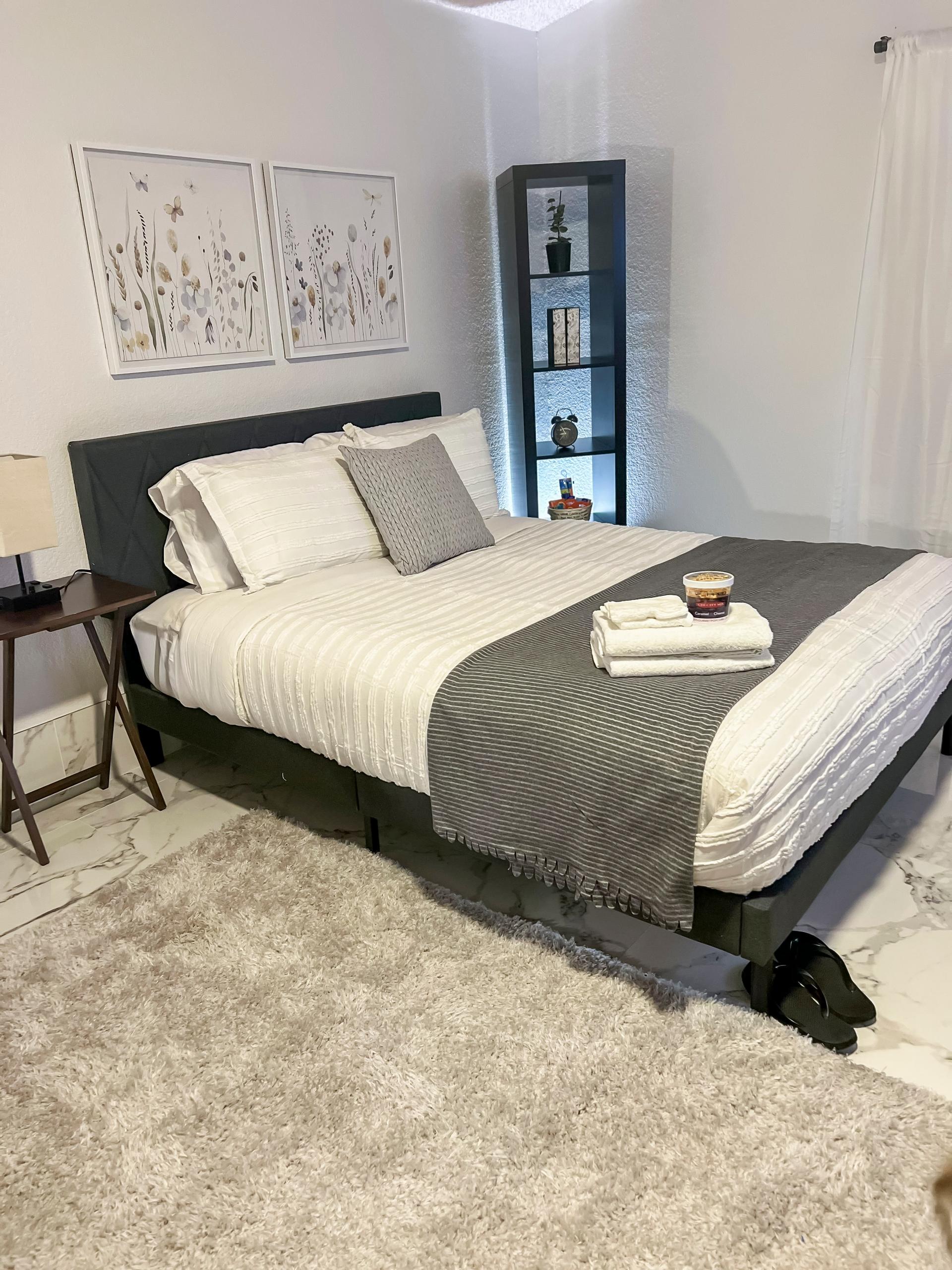 bedroom, detected:bed, carpet