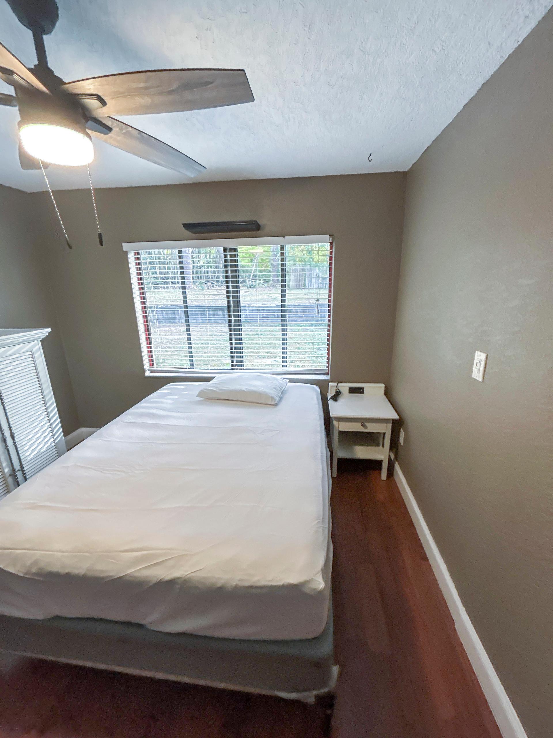 bedroom, detected:ceiling fan, bed, window blind