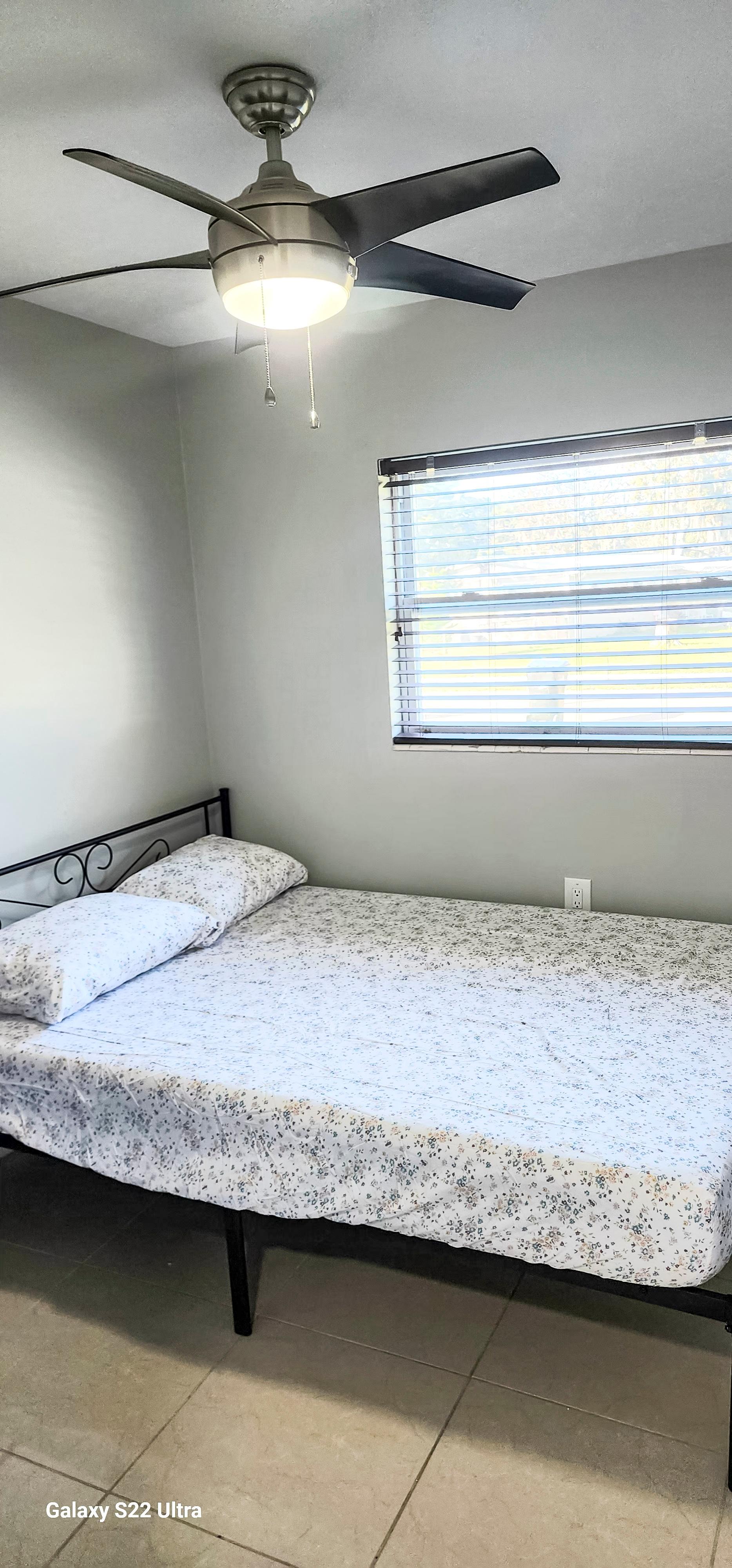 bedroom, detected:window blind, bed