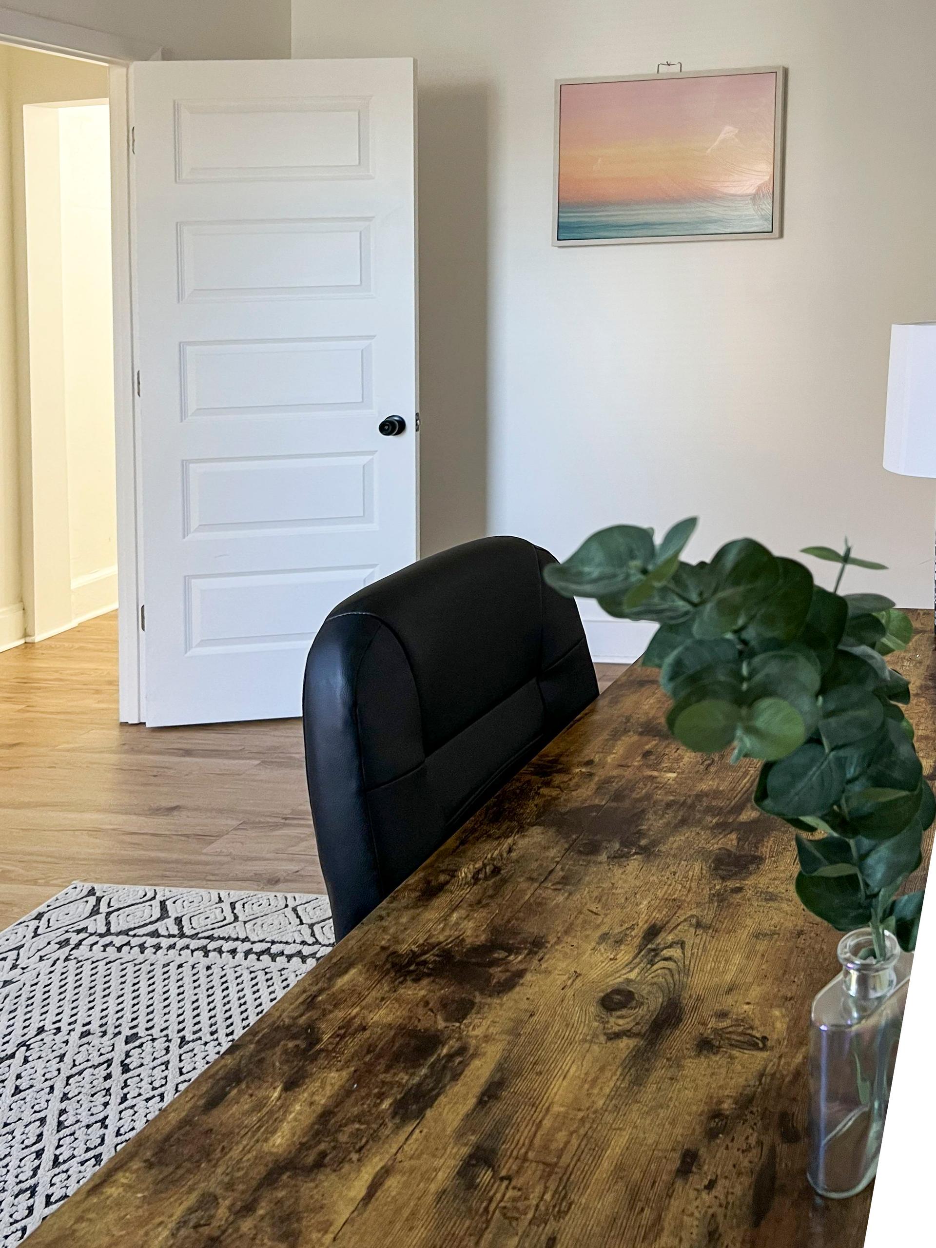 bedroom, detected:carpet, bed