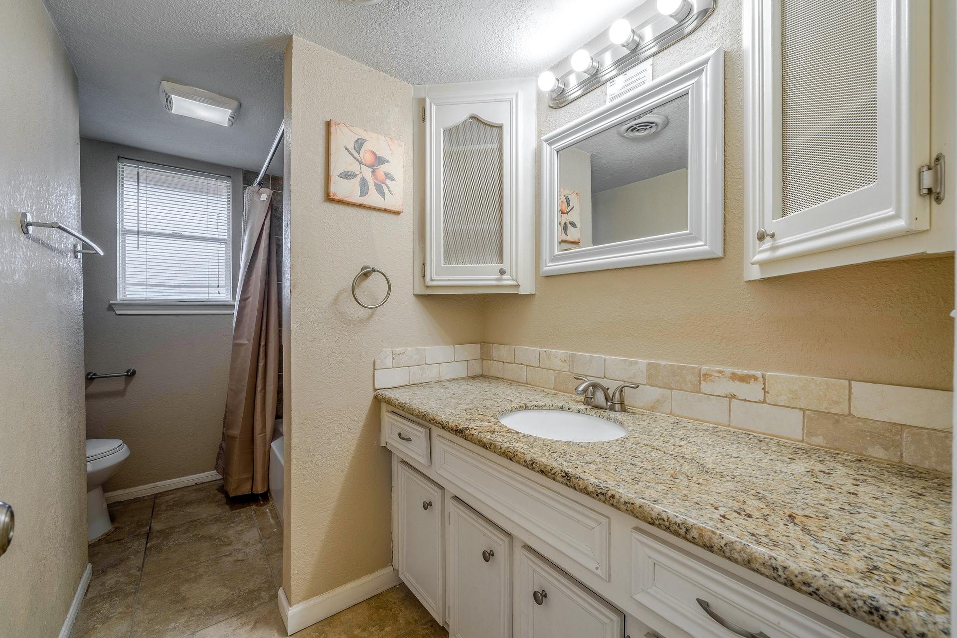 bathroom, detected: hardwood, window blind