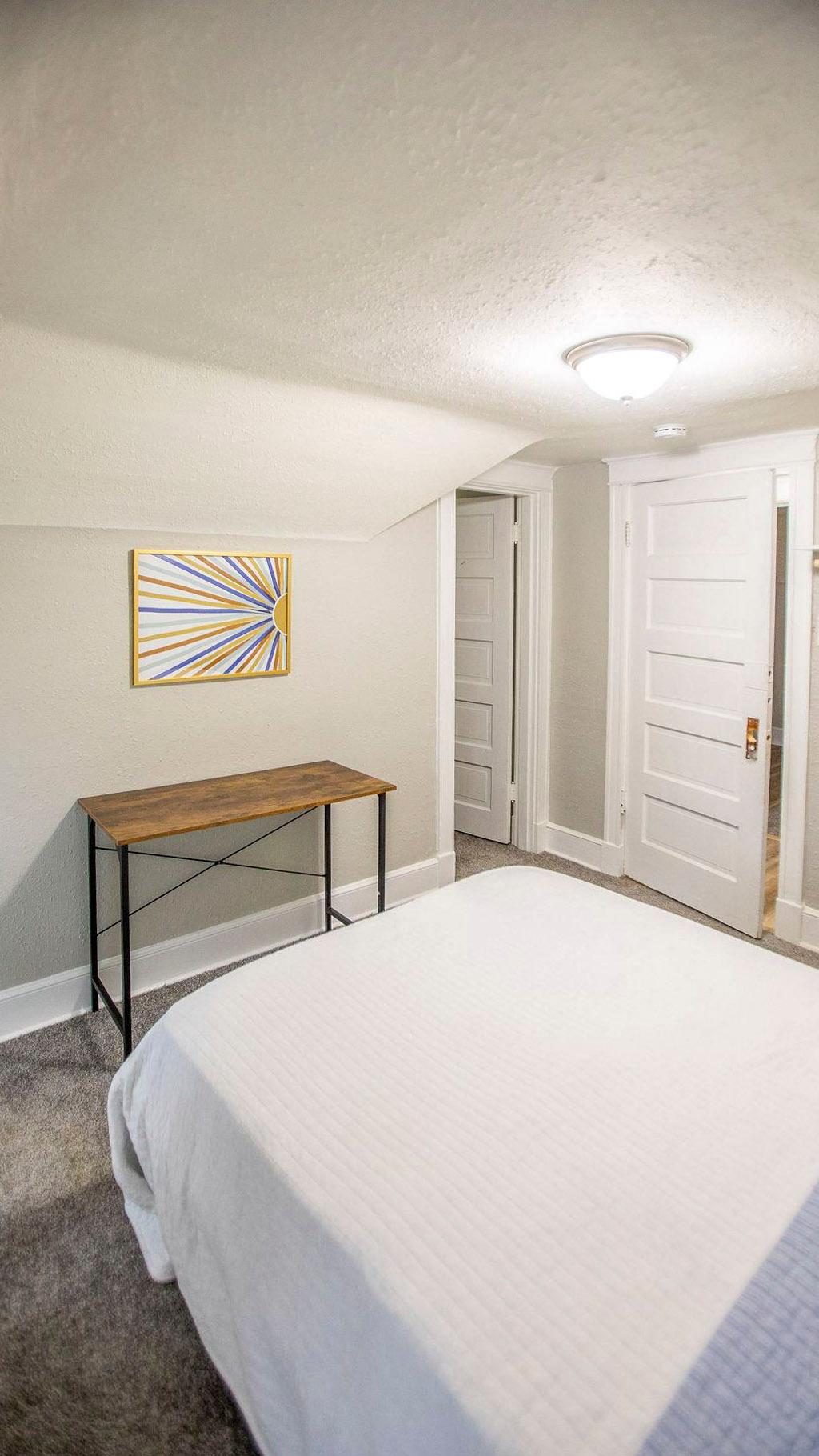 bedroom, detected:bed