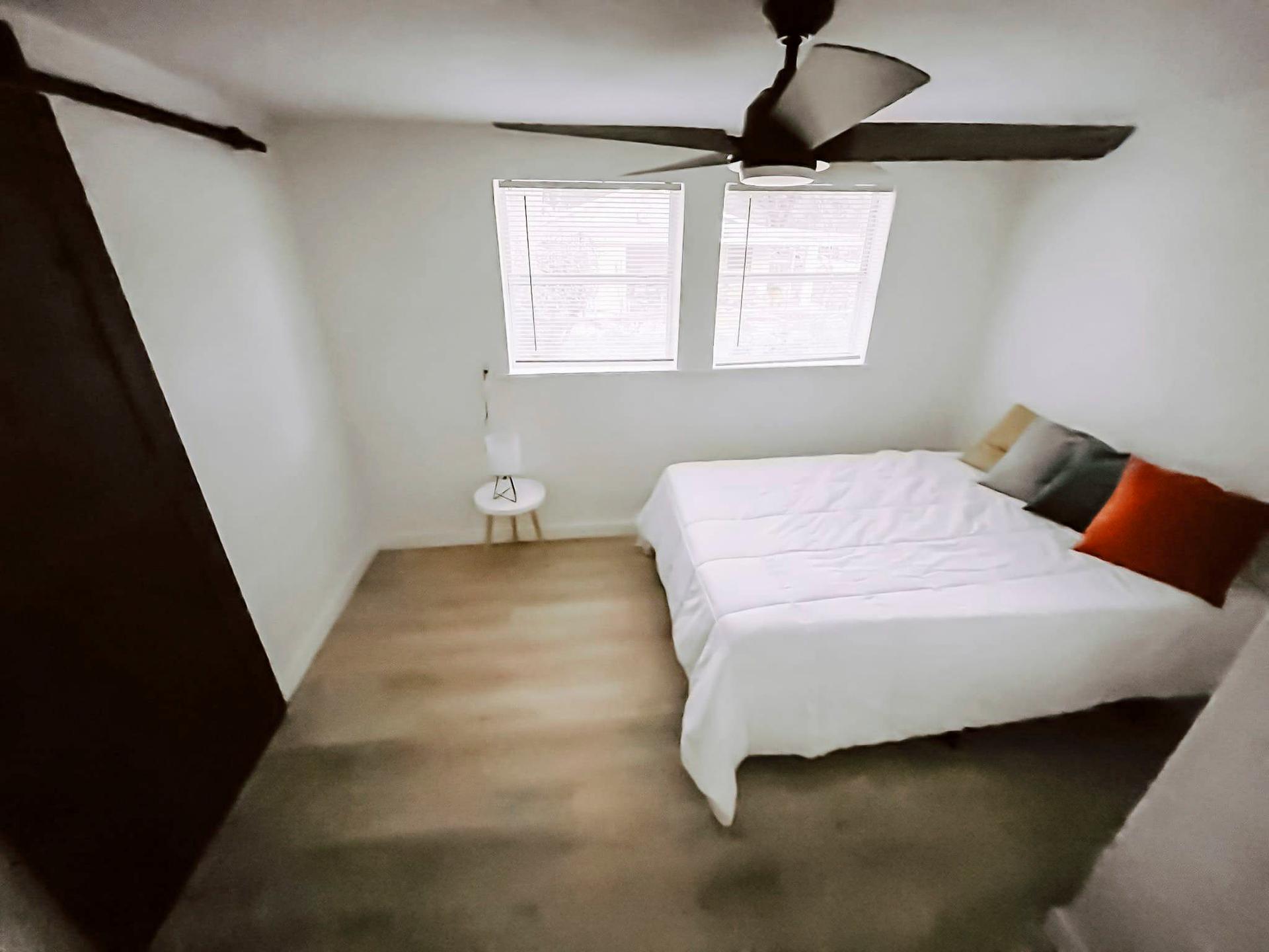 bedroom, detected:ceiling fan, bed