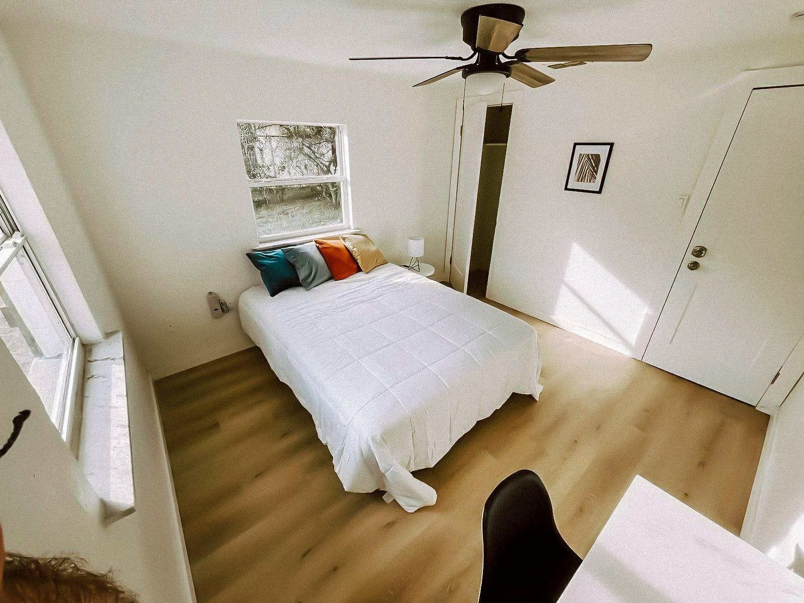 bedroom, detected:ceiling fan, bed