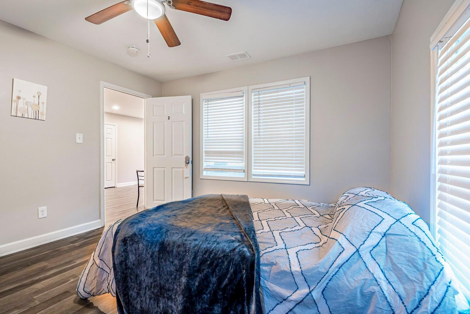 bedroom, detected:ceiling fan, window blind, bed
