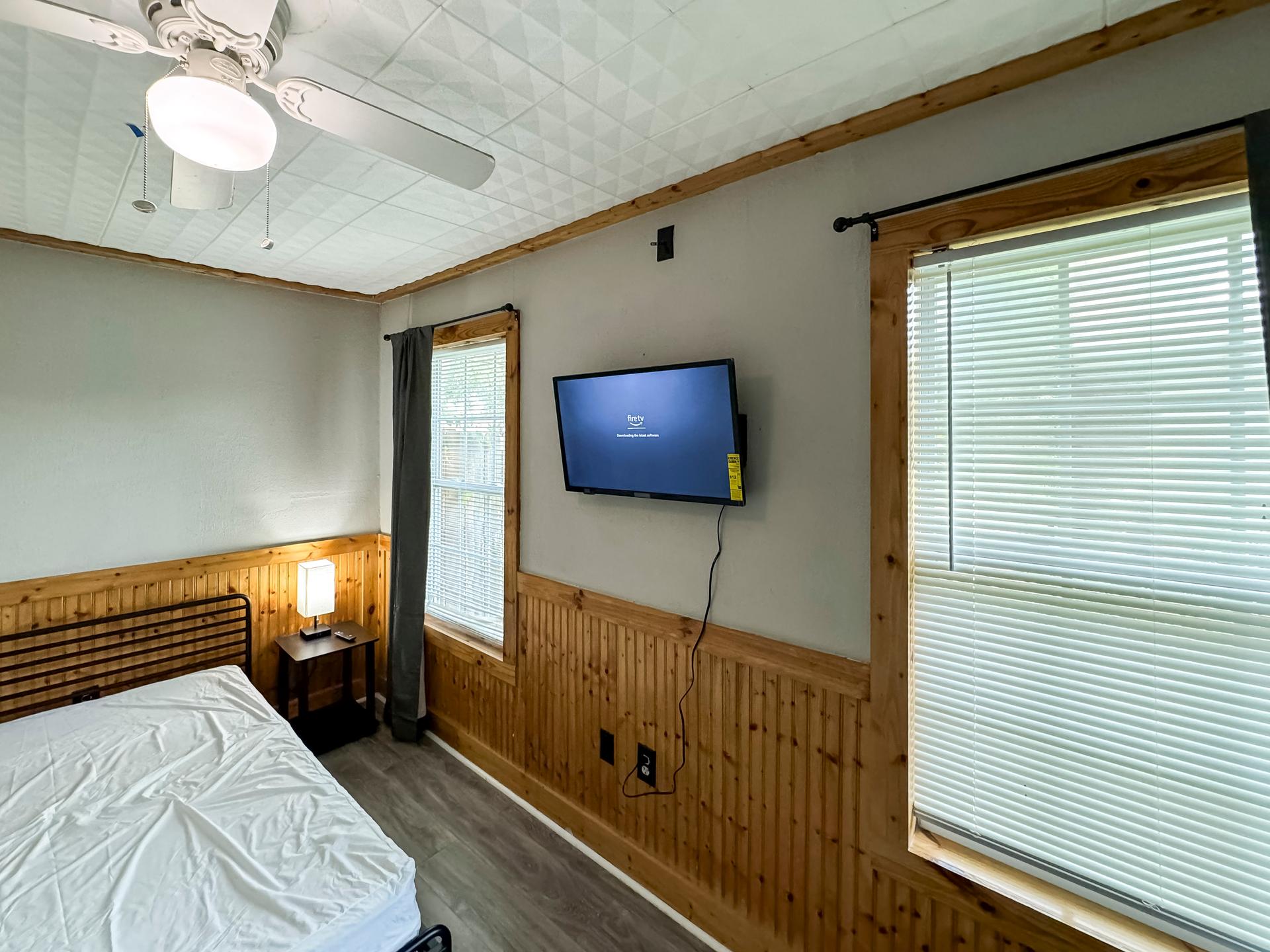 bedroom, detected:window blind, bed