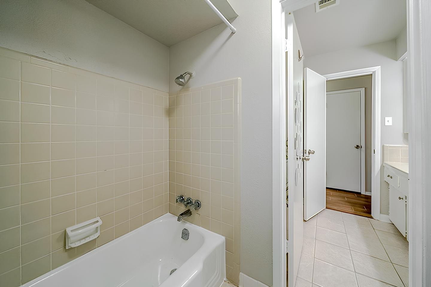 Bathroom(s)