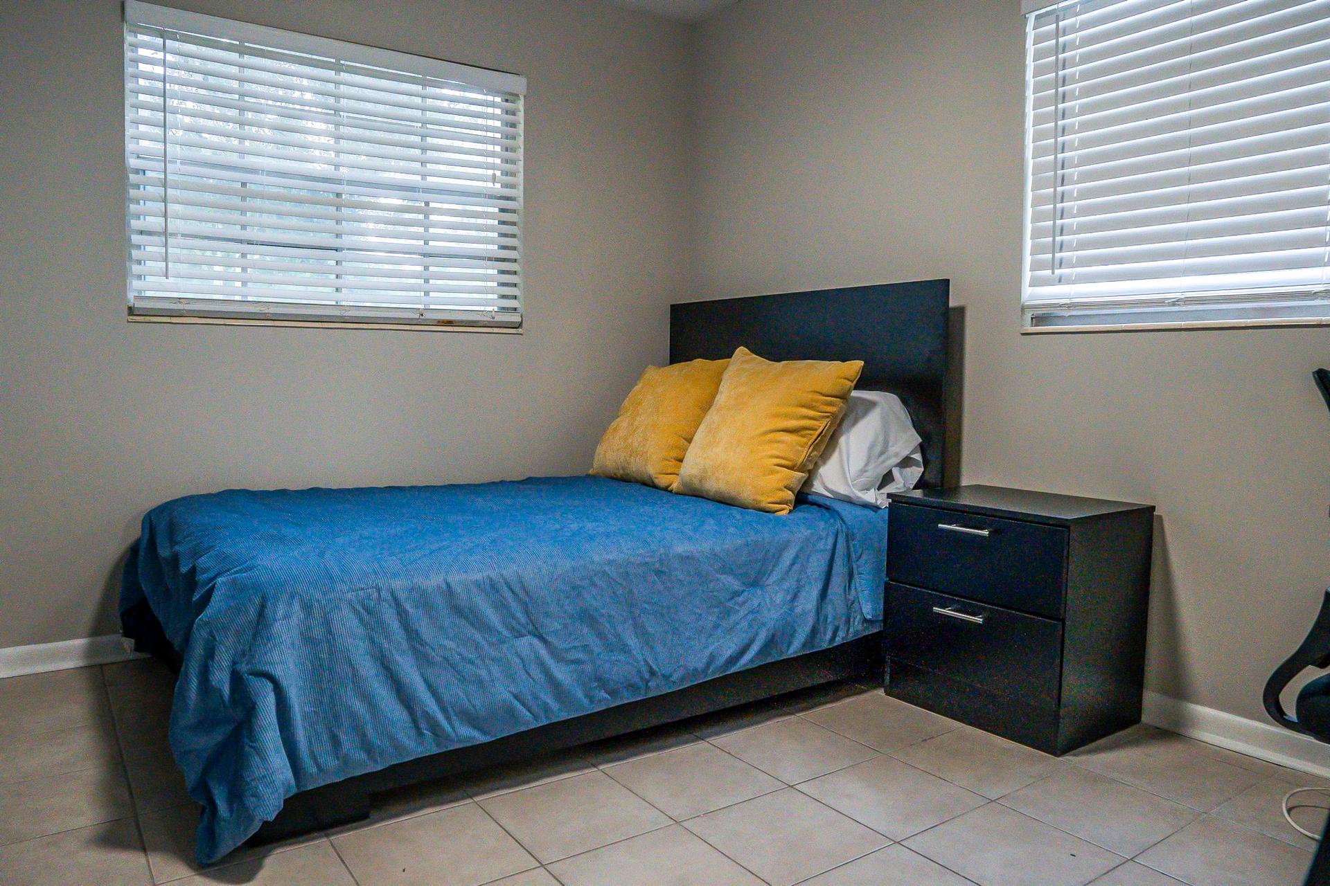 bedroom, detected:window blind, bed