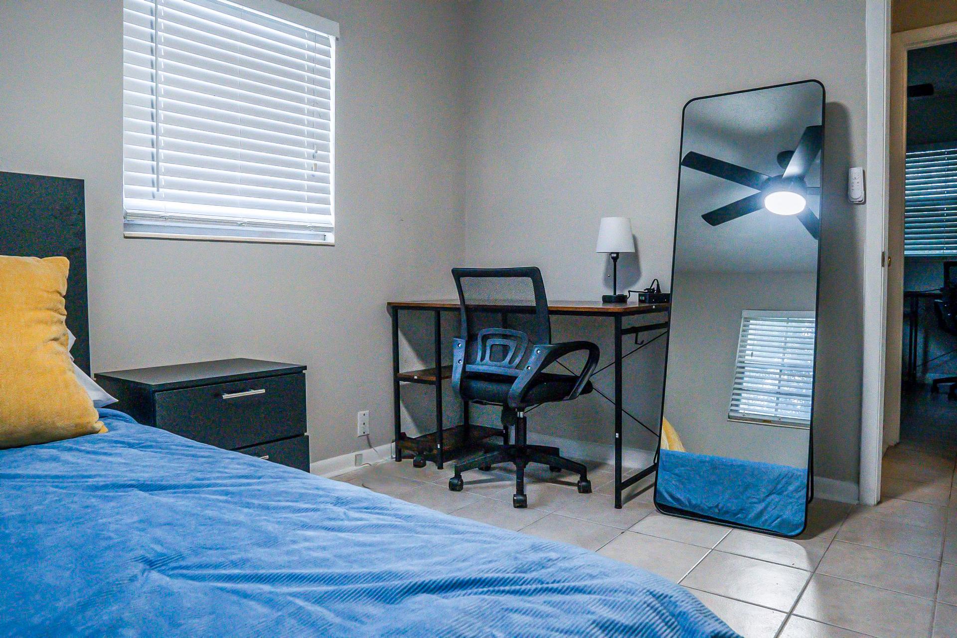 bedroom, detected:window blind, bed