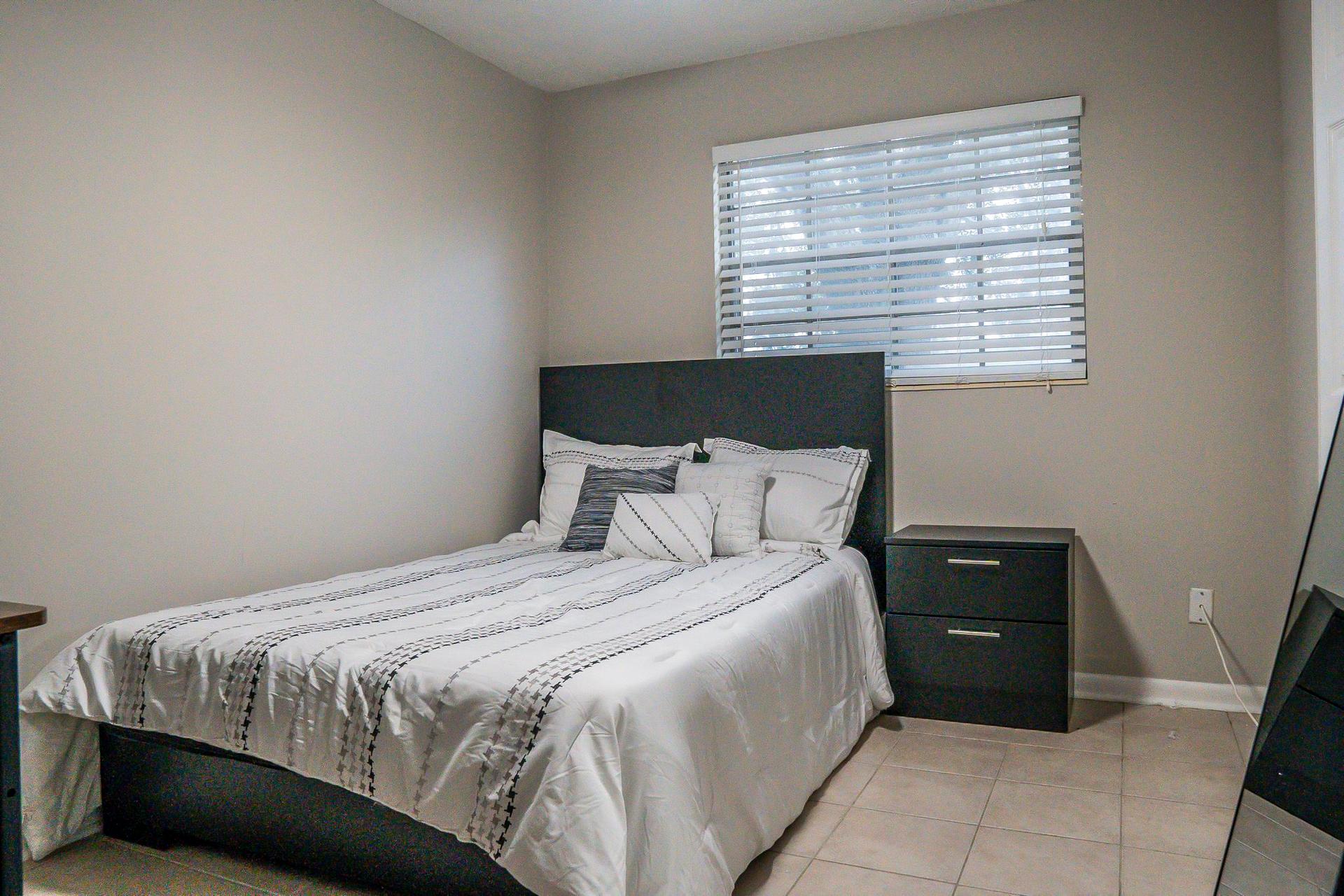 bedroom, detected:bed, window blind