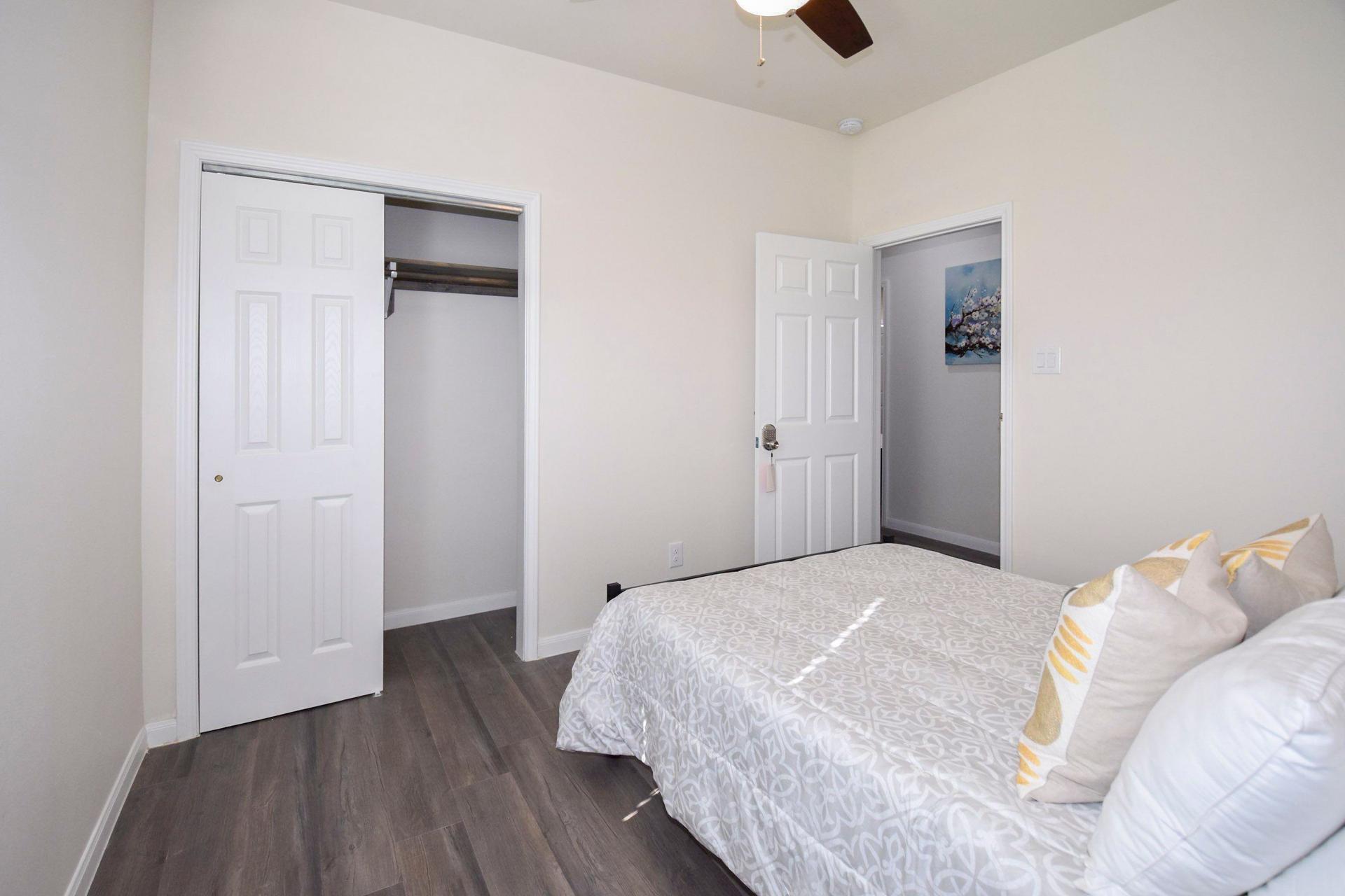 bedroom, detected:ceiling fan, bed