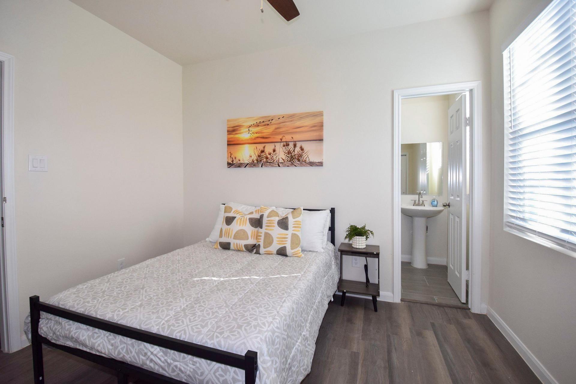 bedroom, detected:window blind, bed