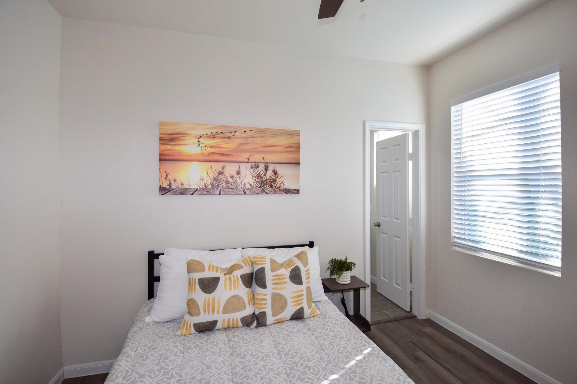 bedroom, detected:window blind, bed, ceiling fan