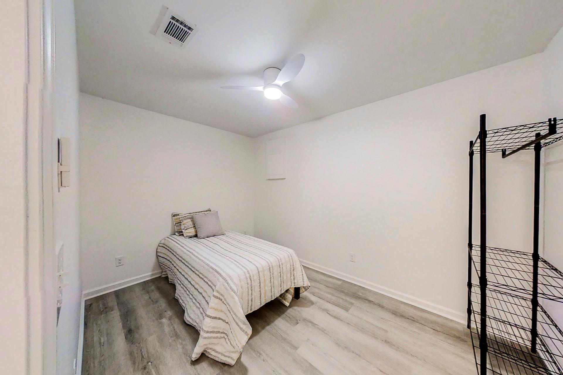 bedroom, detected:ceiling fan, bed