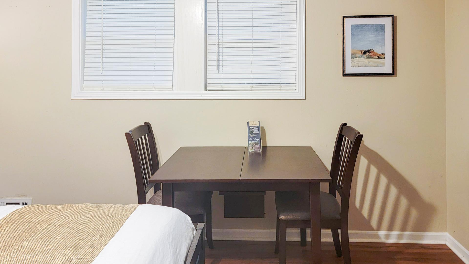 dining_room, detected:window blind