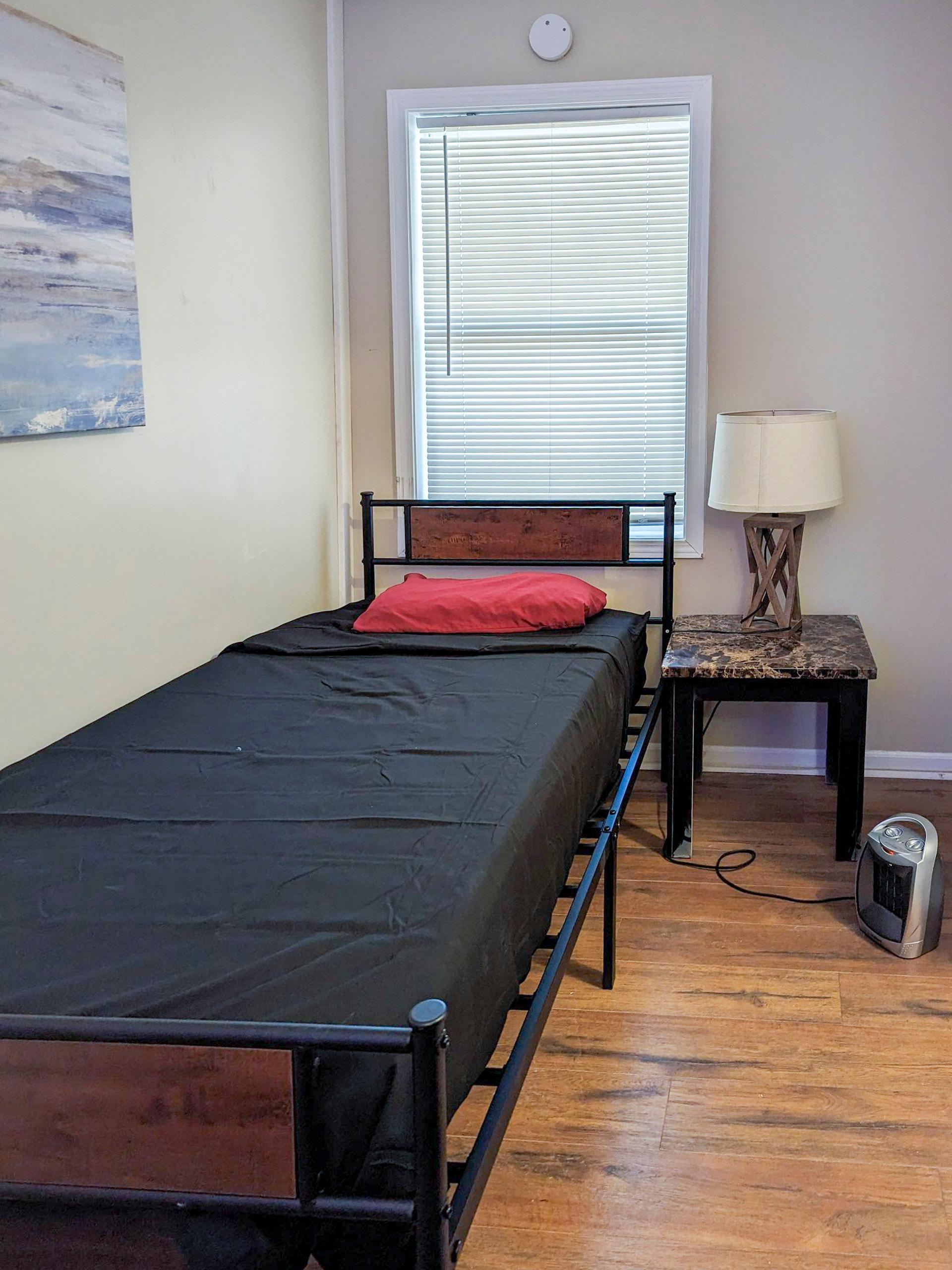 bedroom, detected:window blind, bed
