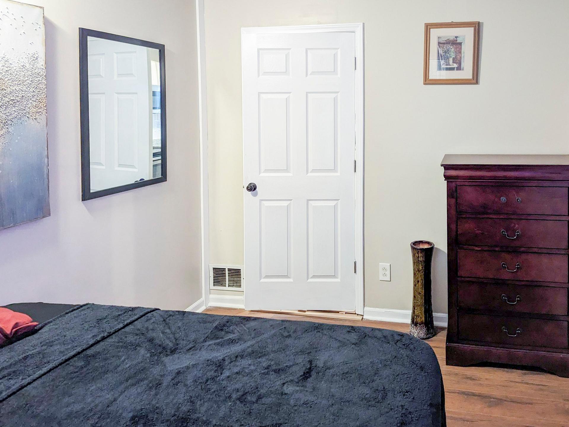 bedroom, detected:bed, carpet