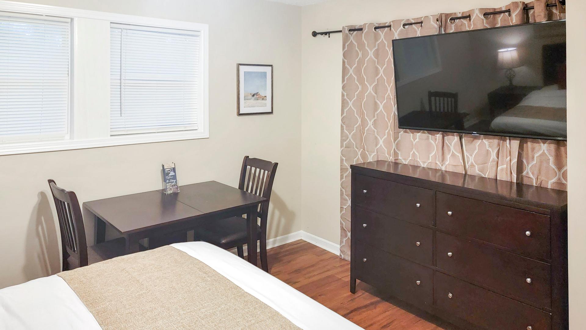 bedroom, detected:window blind, bed