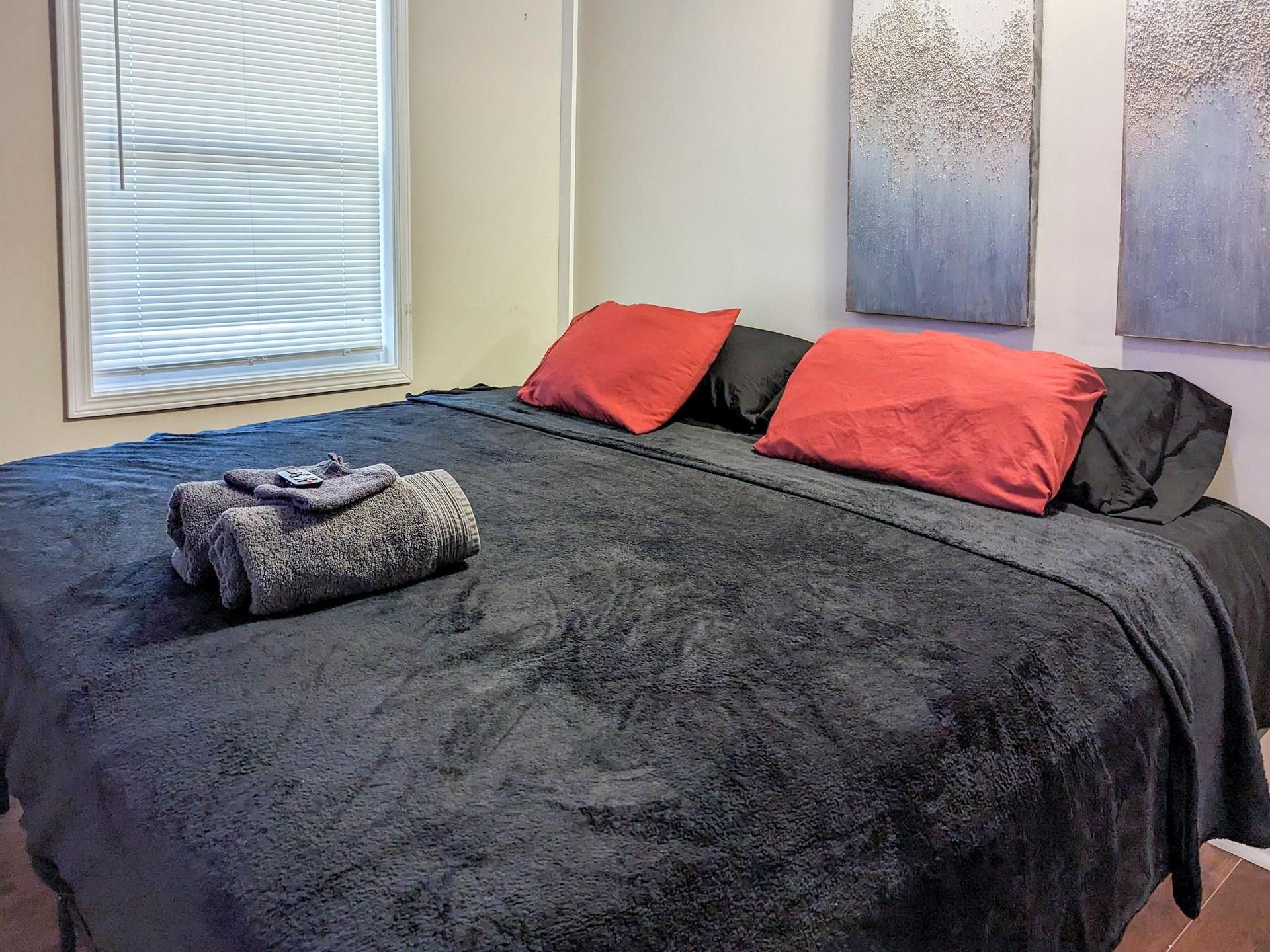 bedroom, detected:window blind, bed