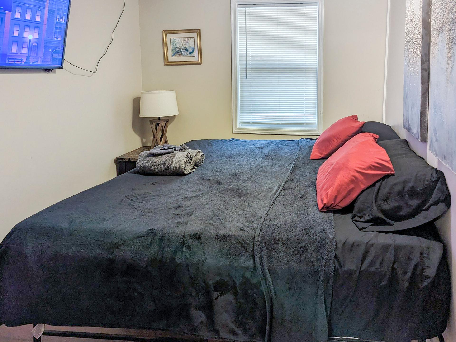 bedroom, detected:window blind, bed