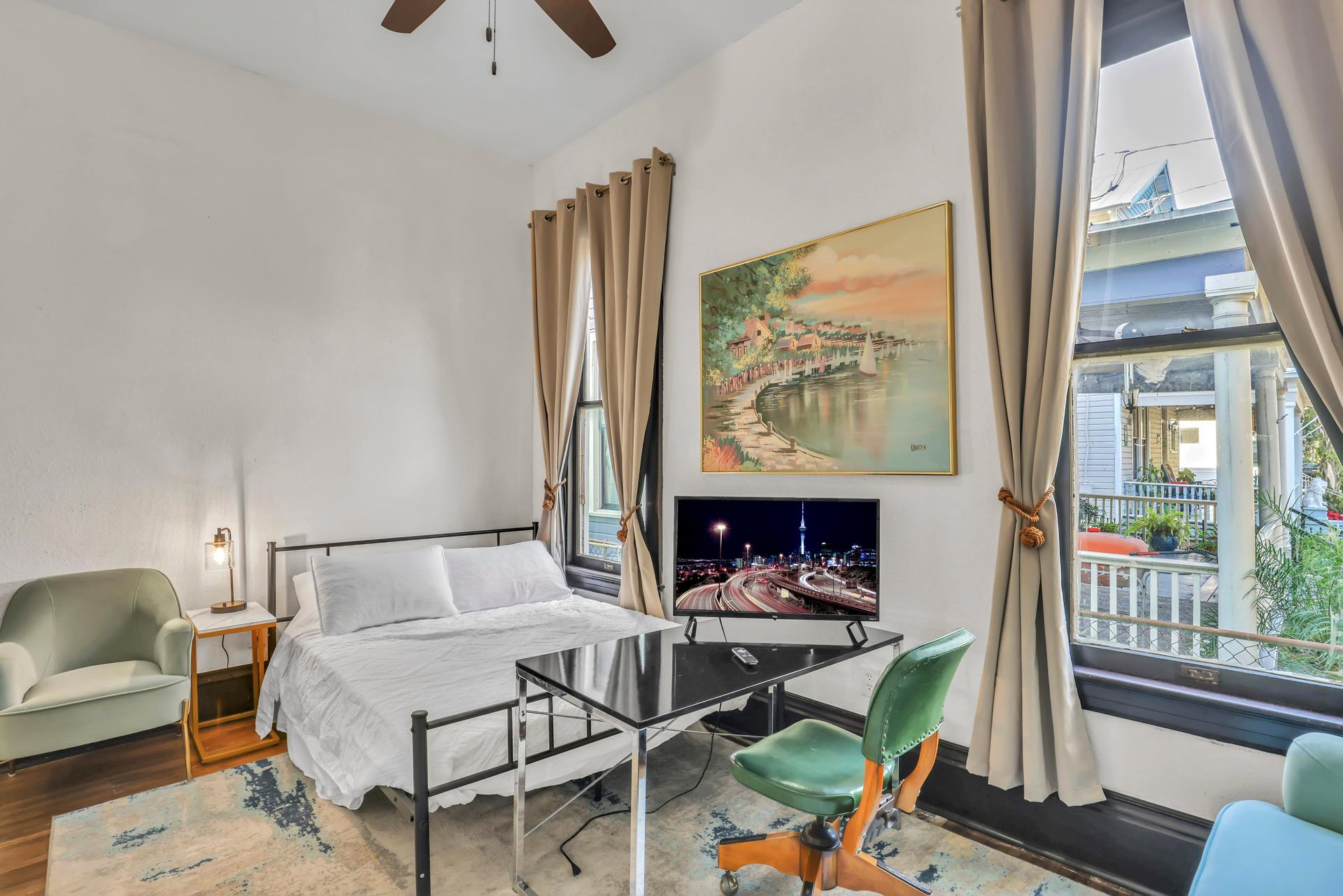 bedroom, detected:ceiling fan, bed