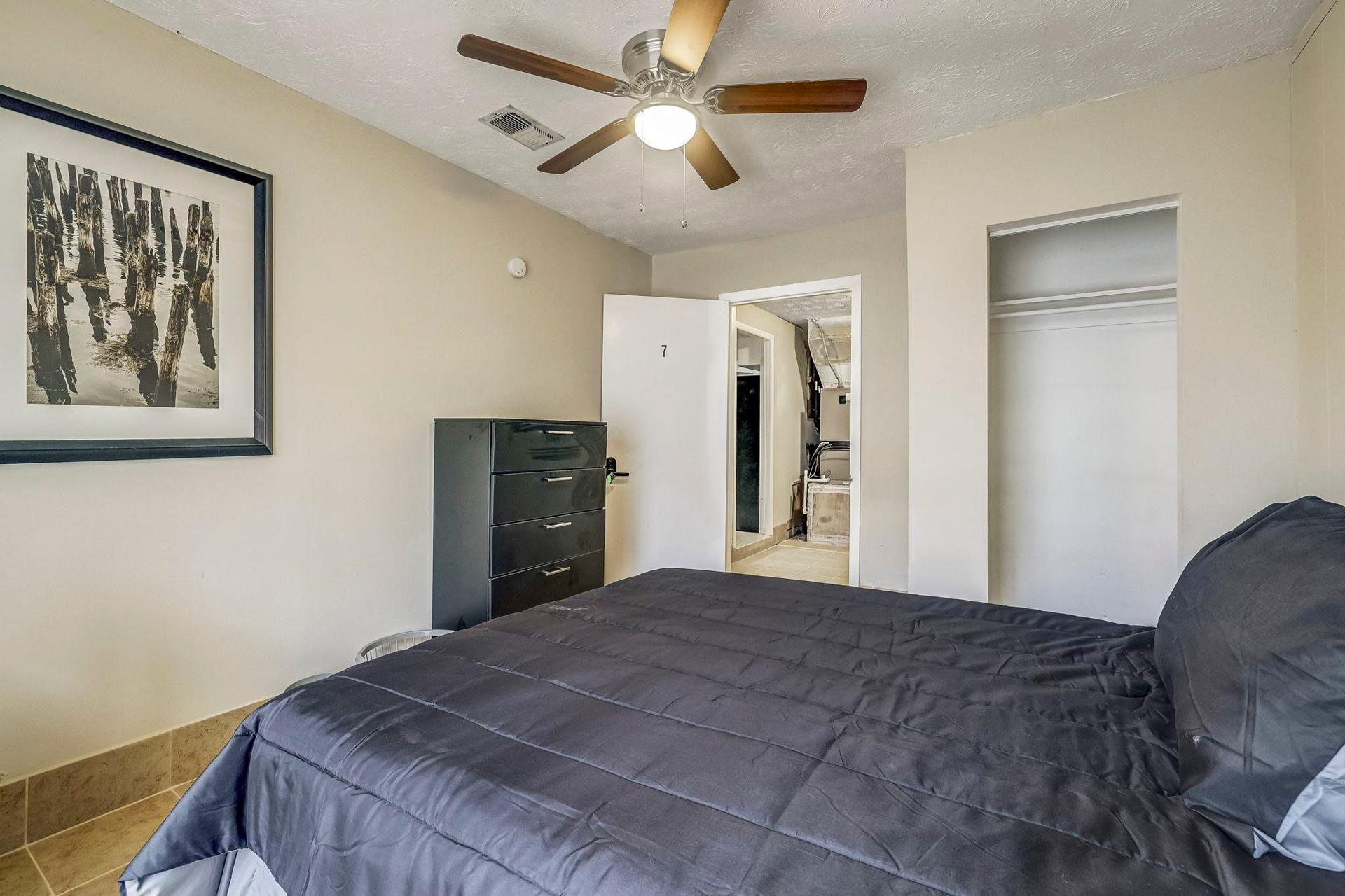 bedroom, detected:ceiling fan, bed