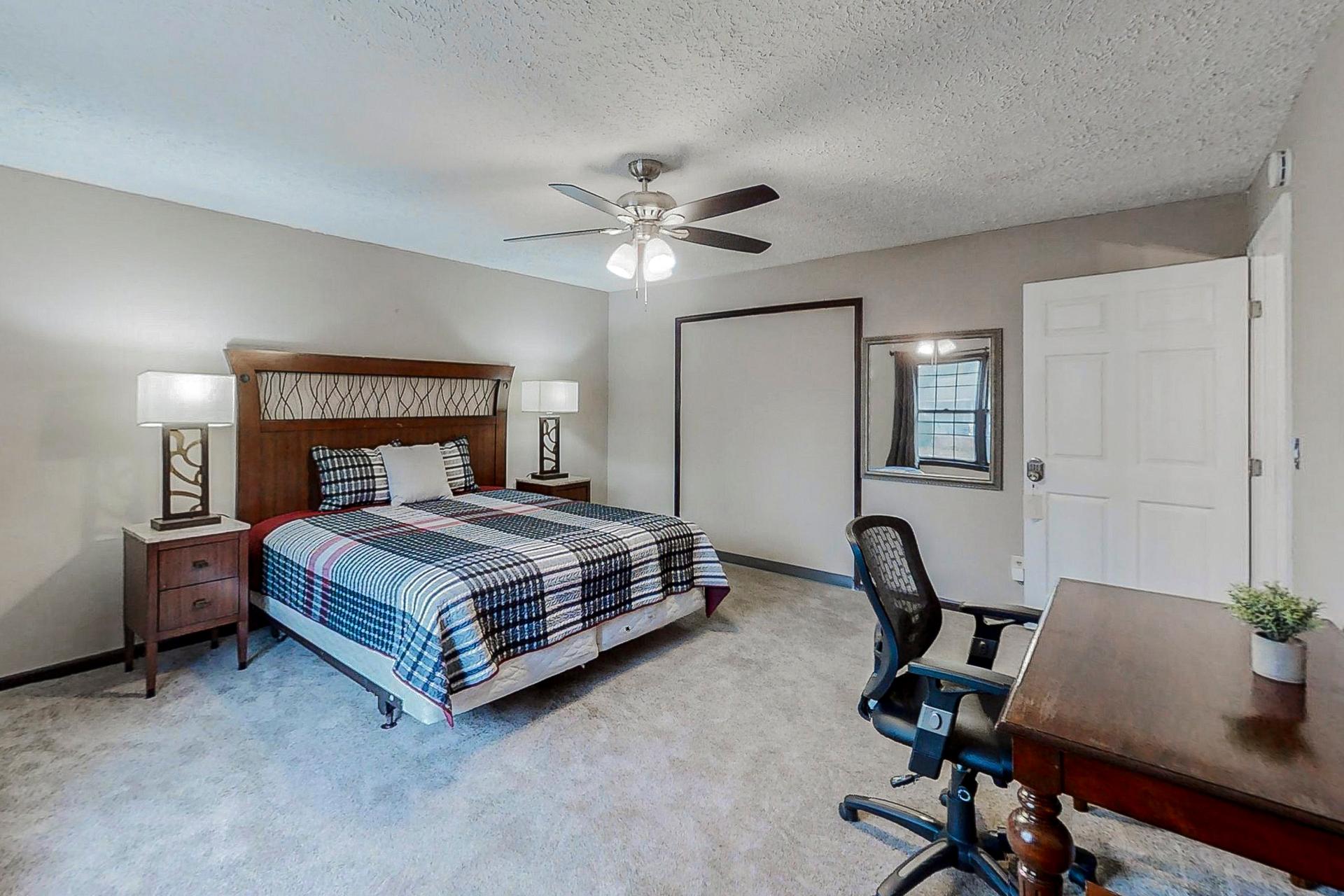 bedroom, detected:ceiling fan, window blind, bed