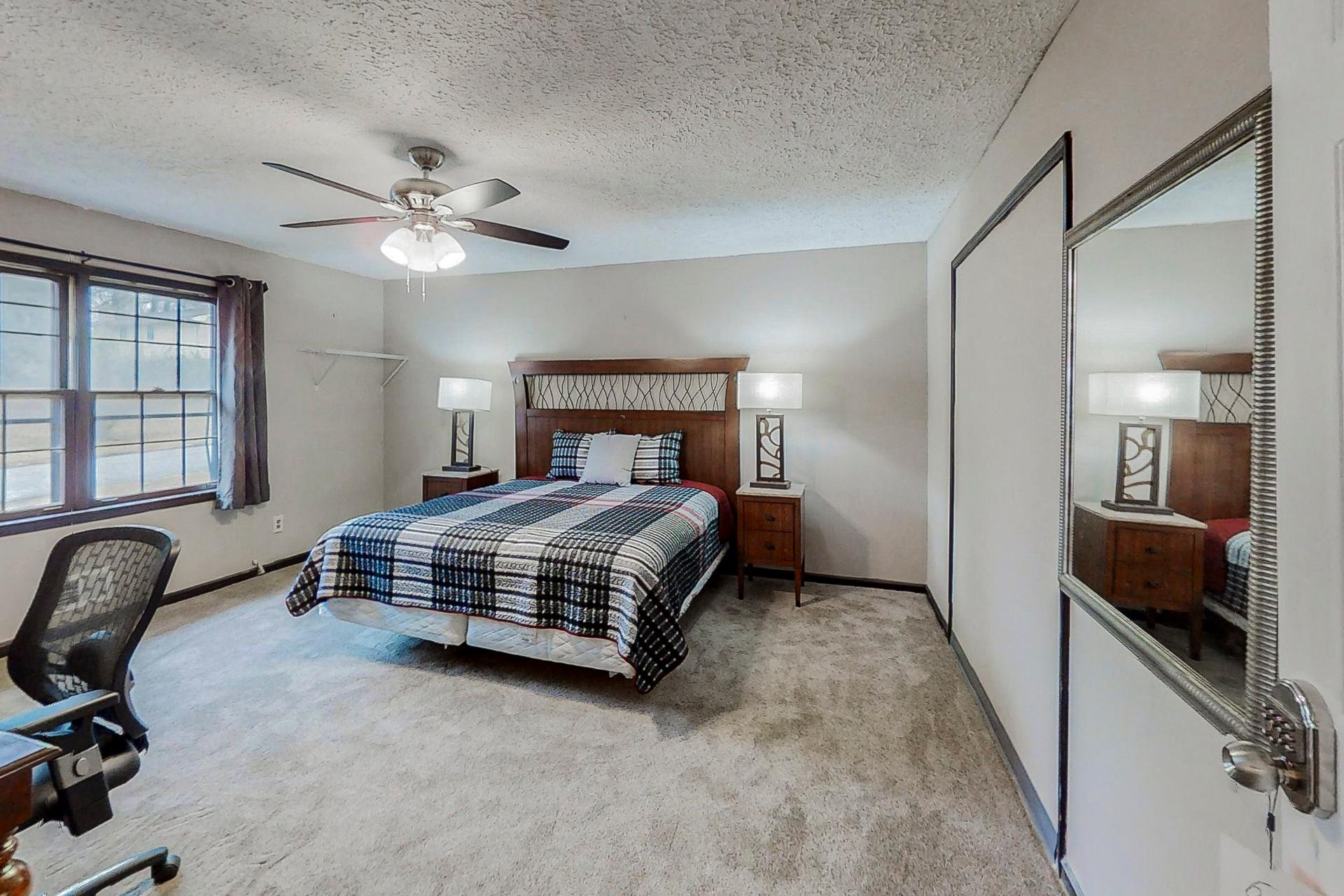 bedroom, detected:ceiling fan, window blind, bed