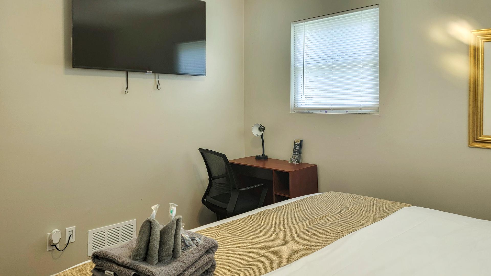 bedroom, detected:window blind, bed