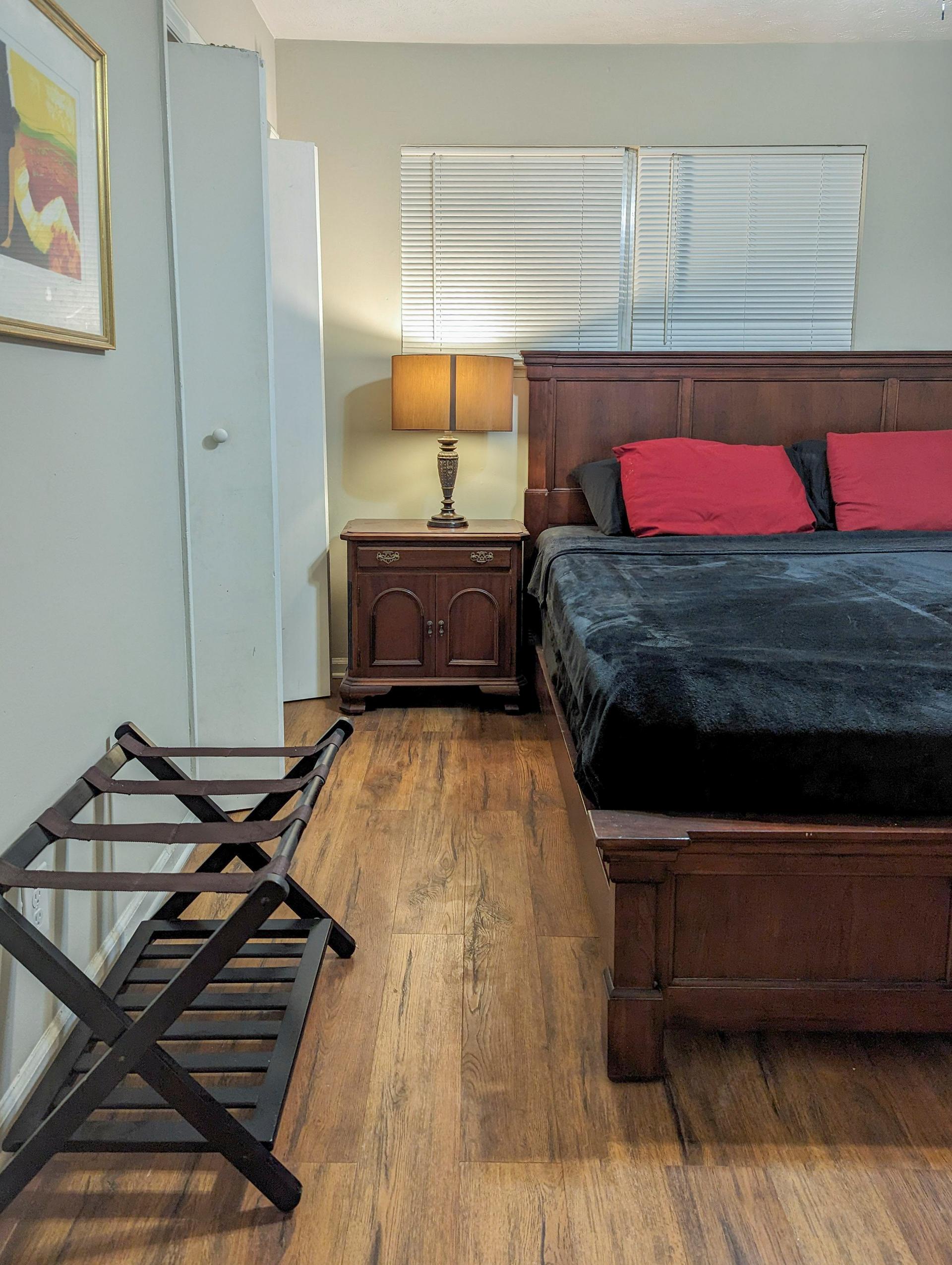 bedroom, detected:window blind, bed