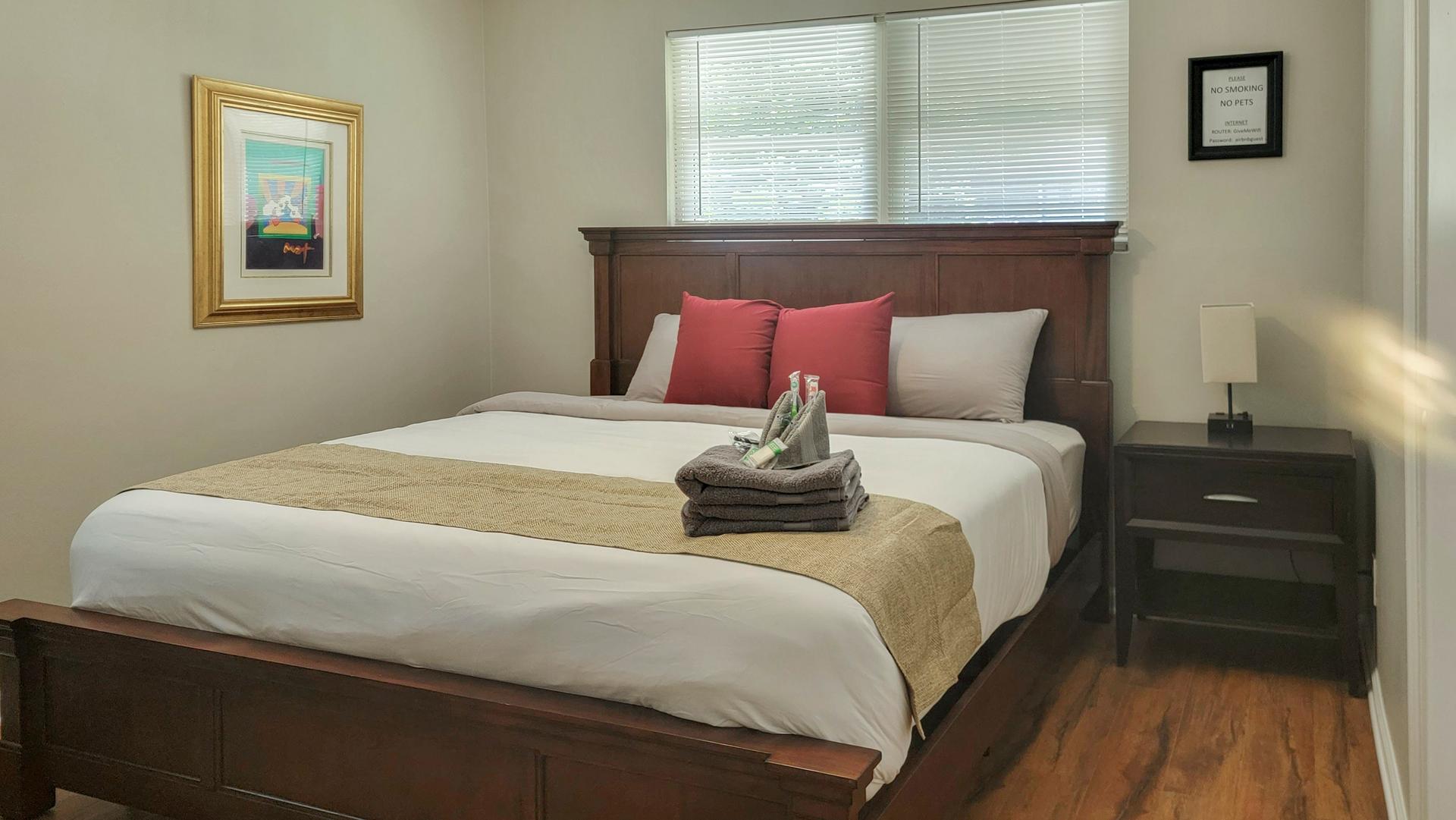 bedroom, detected:window blind, bed