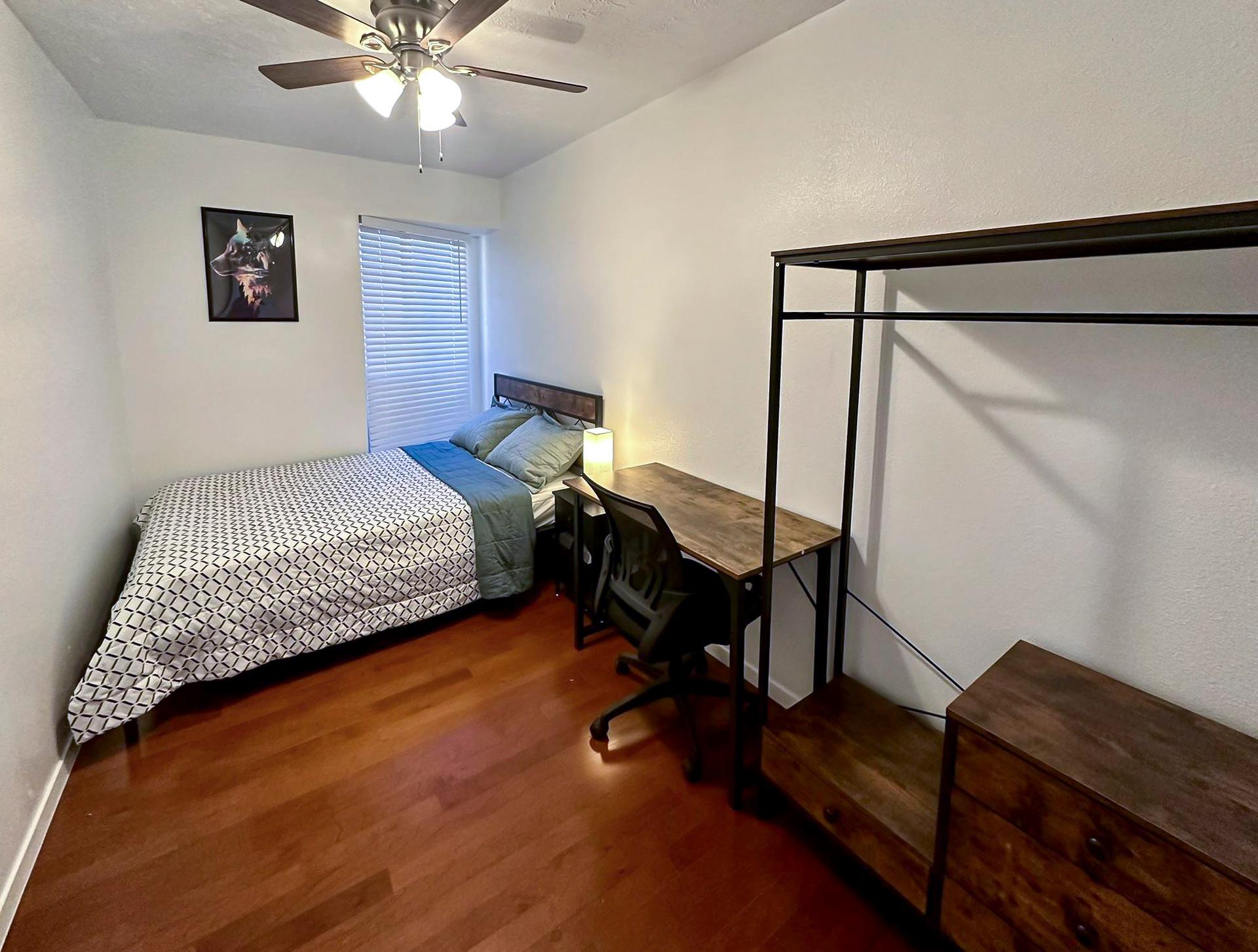 bedroom, detected:ceiling fan, window blind, bed