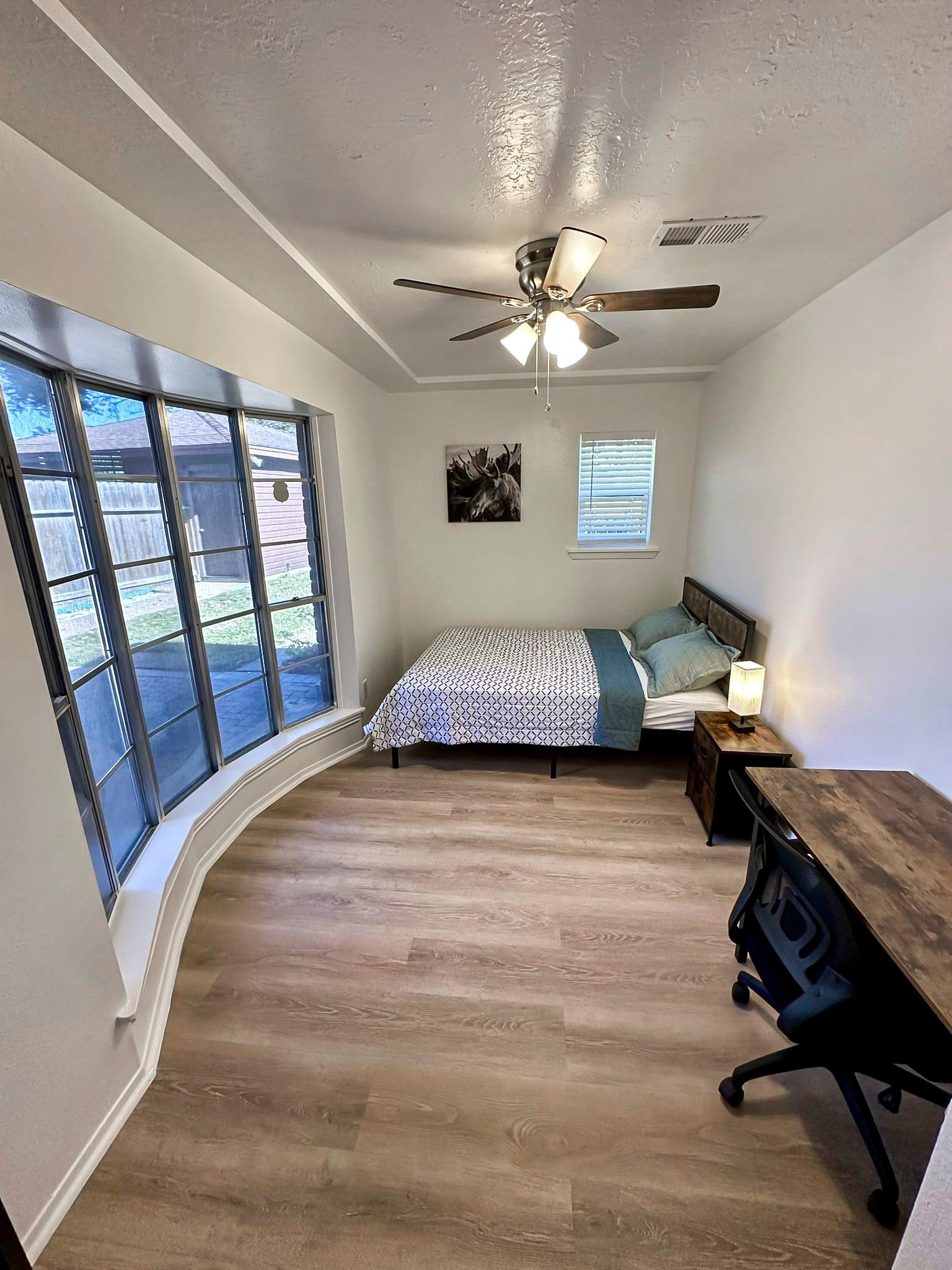 living_room, detected:window blind, ceiling fan