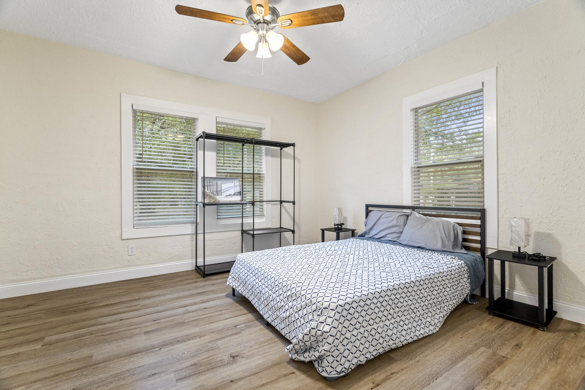 bedroom, detected:ceiling fan, window blind, bed