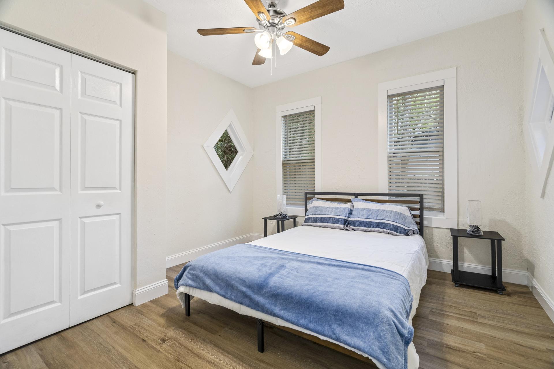 bedroom, detected:ceiling fan, window blind, bed