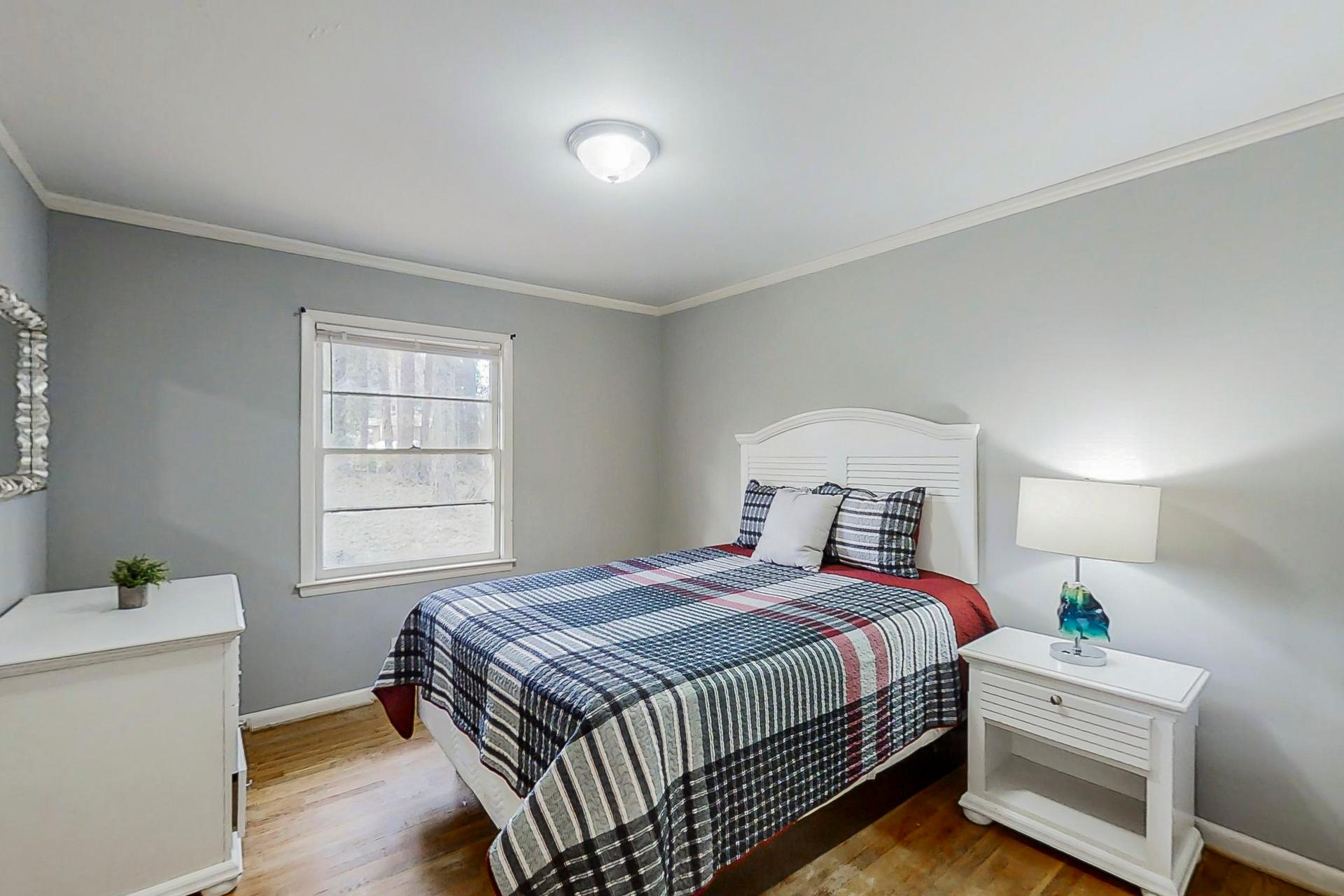 bedroom, detected:window blind, bed