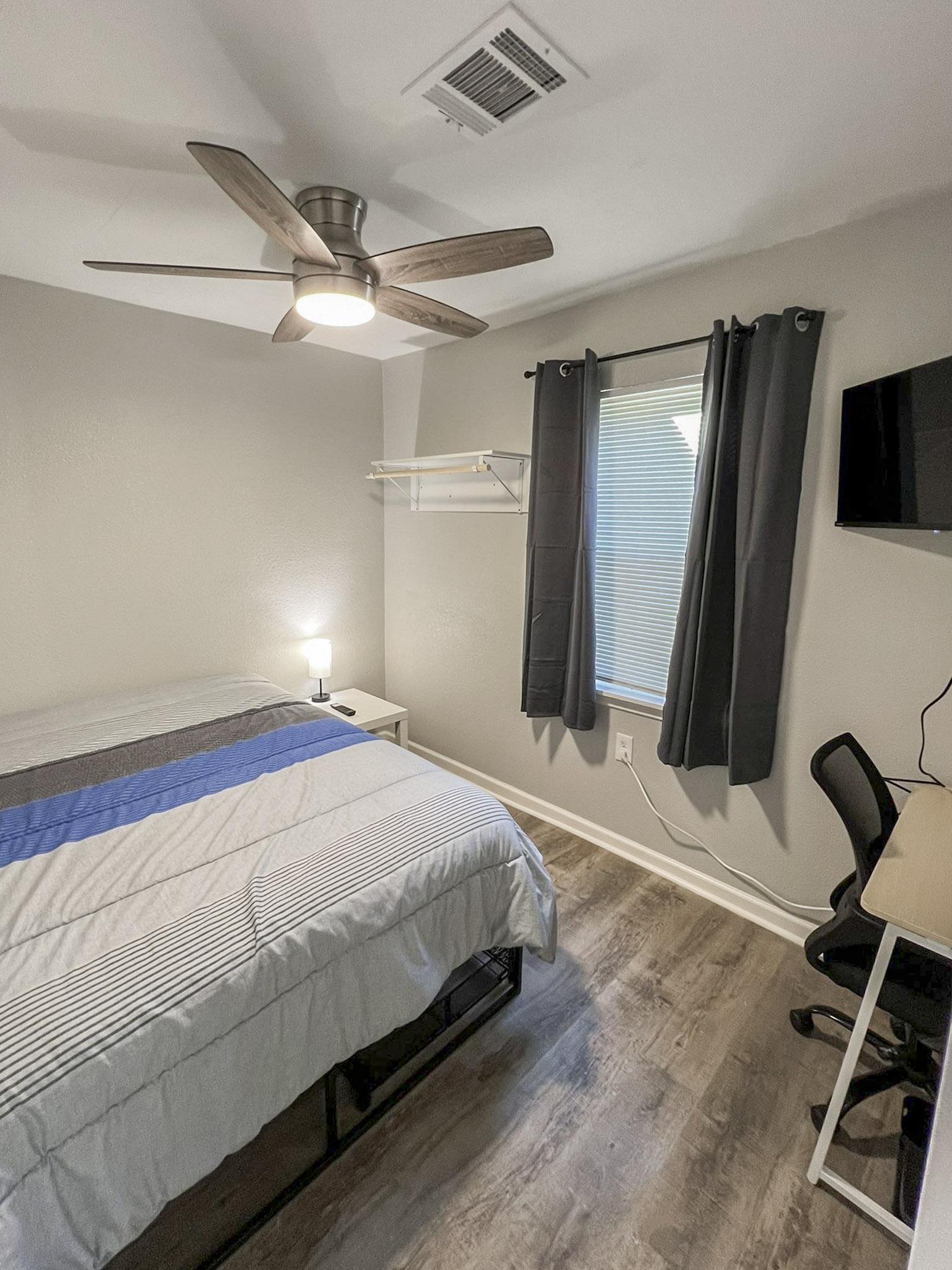 bedroom, detected:ceiling fan, bed