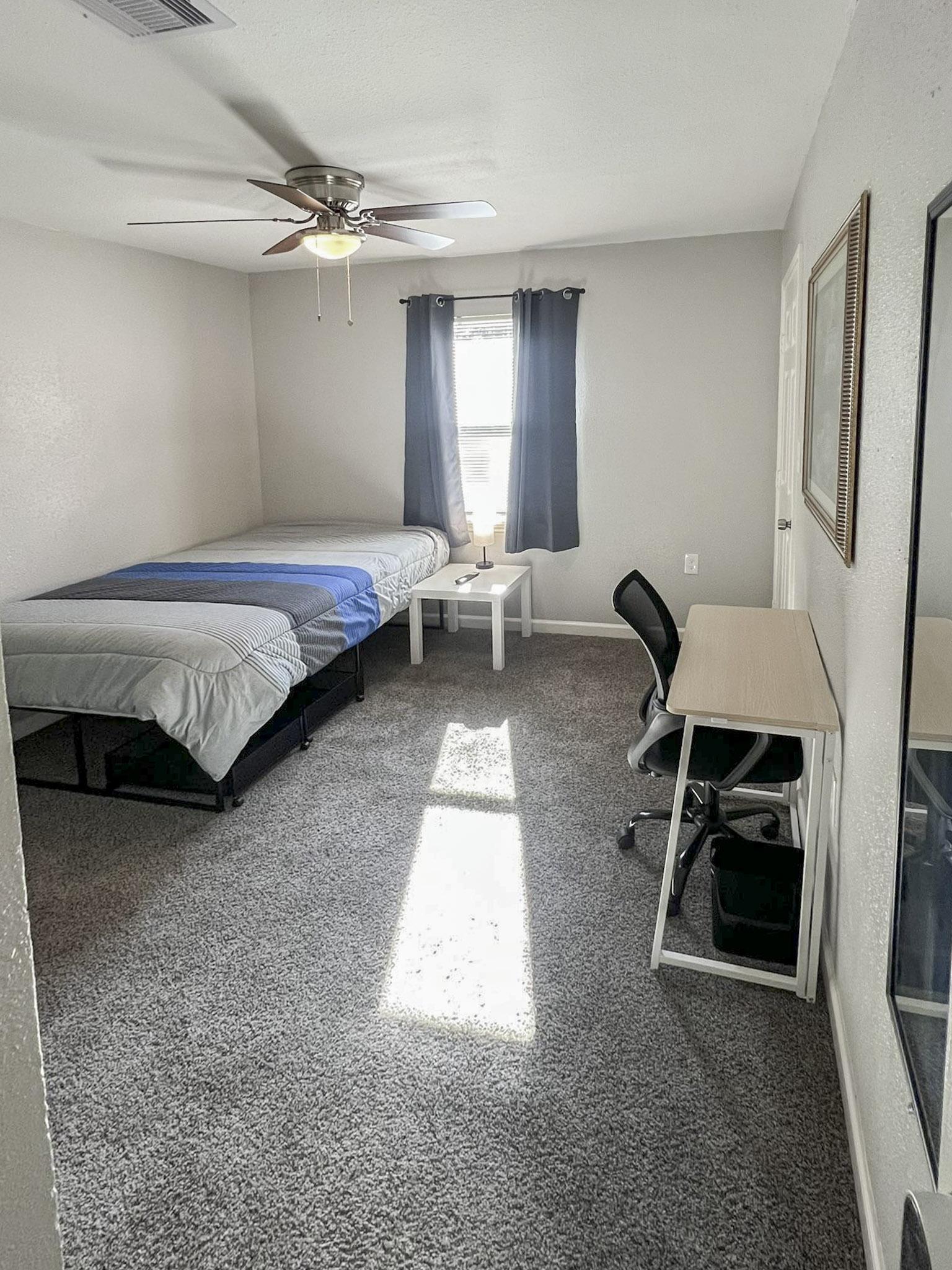 bedroom, detected:ceiling fan, window blind, bed