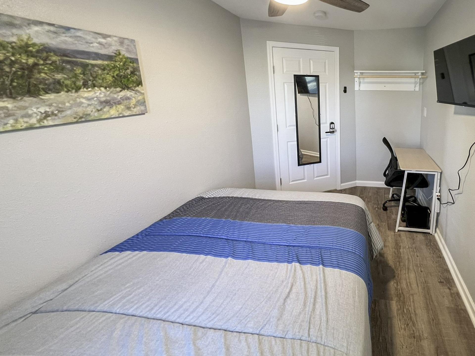 bedroom, detected:ceiling fan, bed