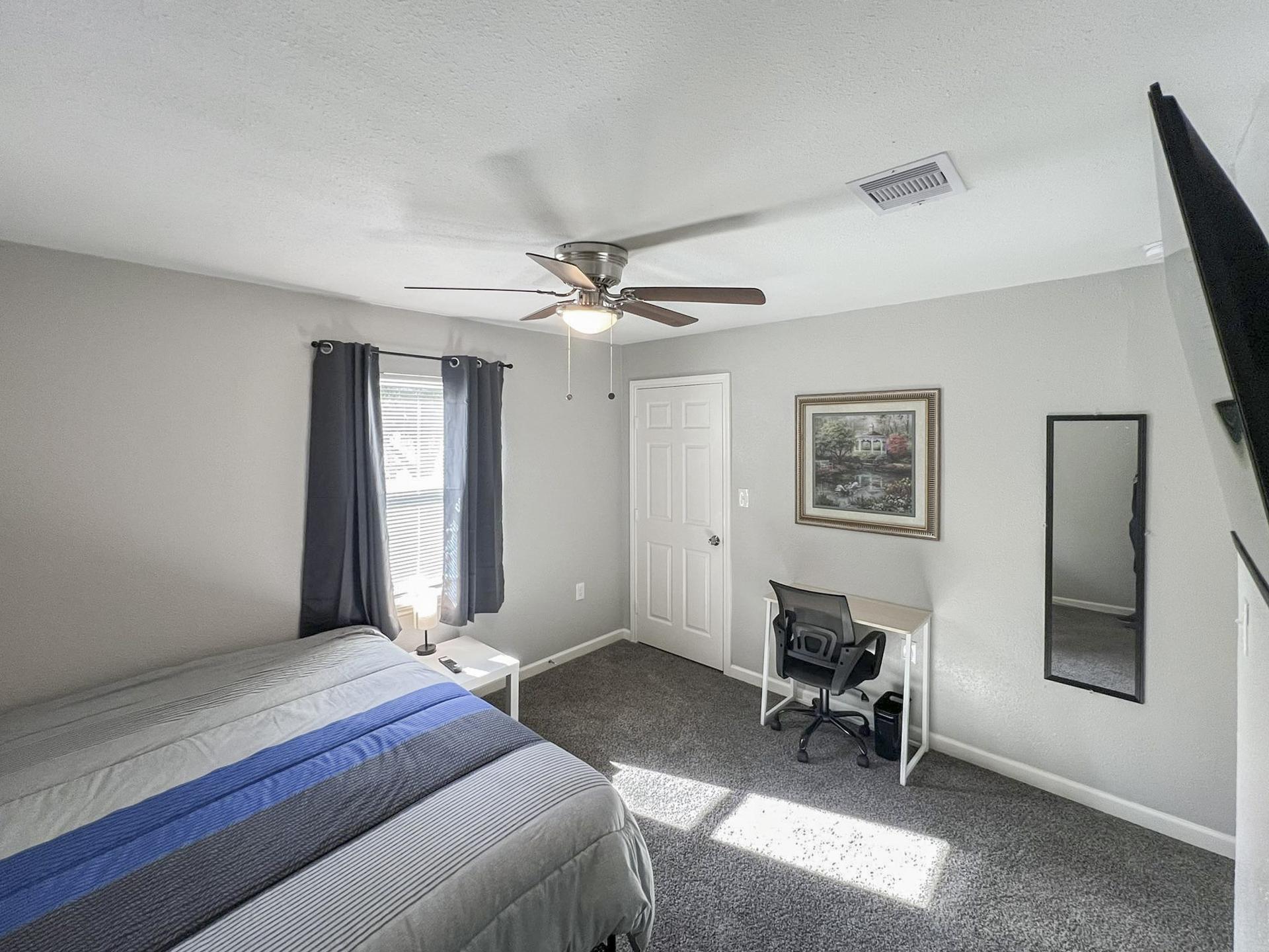 bedroom, detected:ceiling fan, window blind, bed